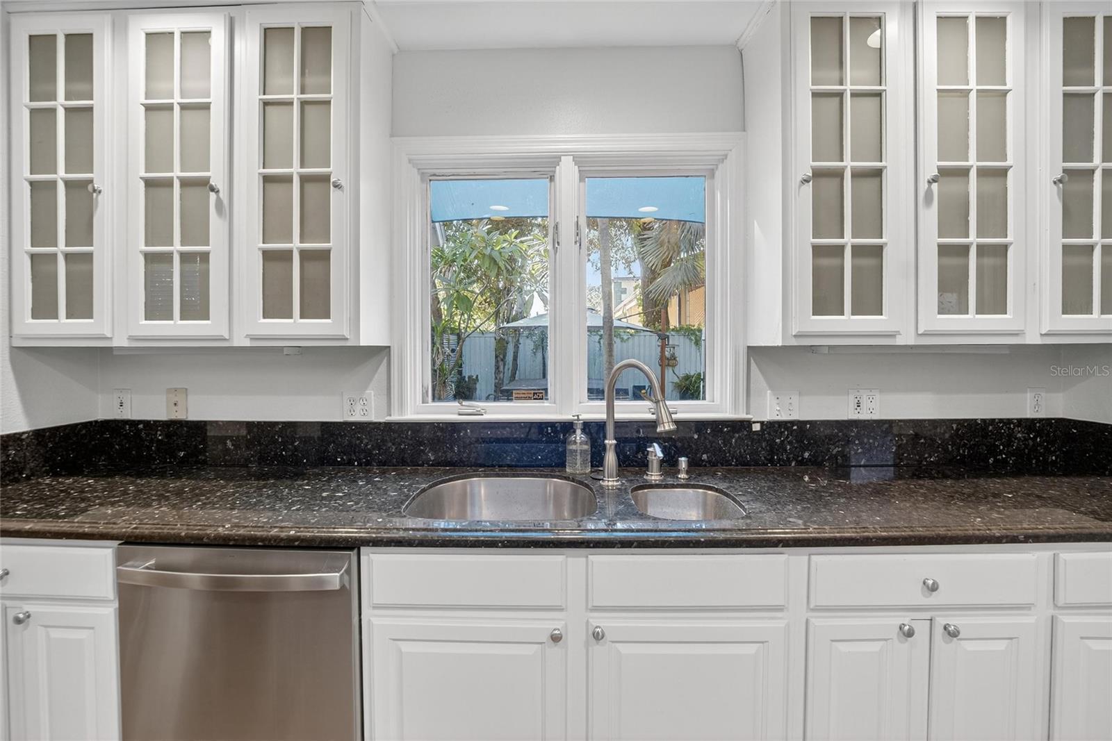 Image 33 of 72 For 1722 5th Avenue