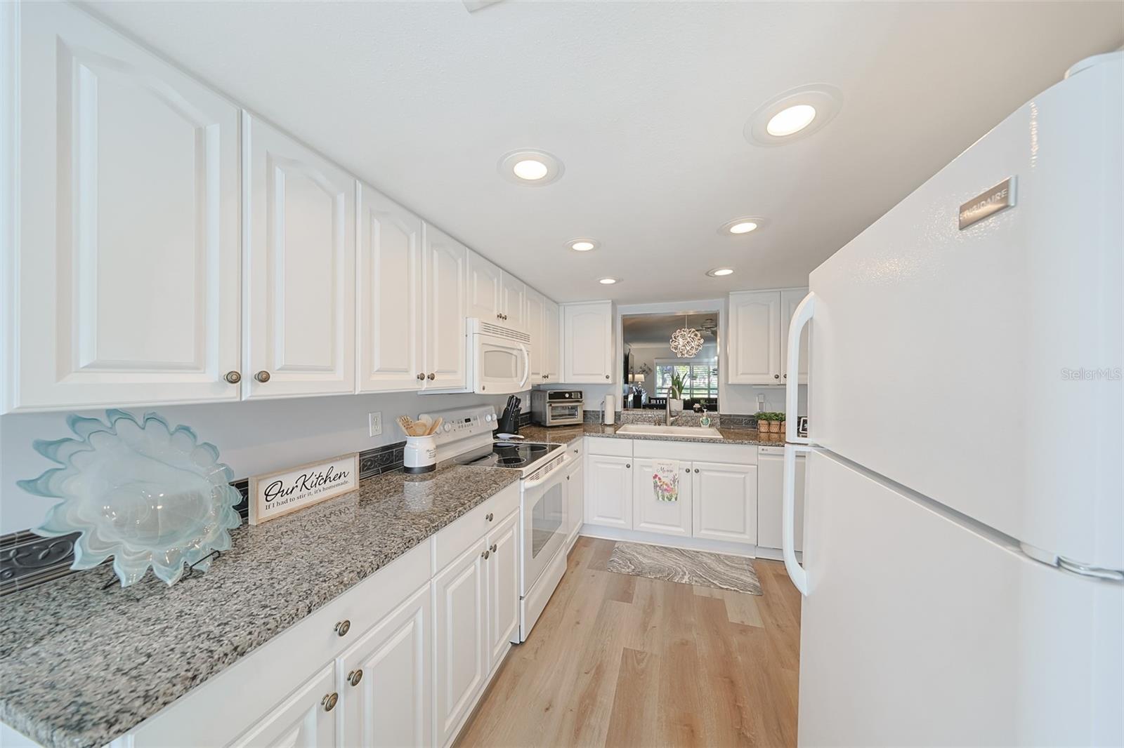Image 10 of 43 For 3165 Landmark Drive 713