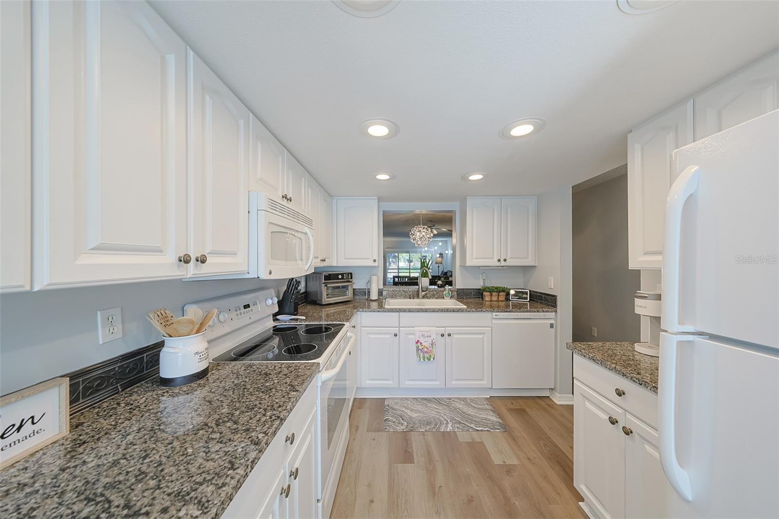 Image 11 of 43 For 3165 Landmark Drive 713