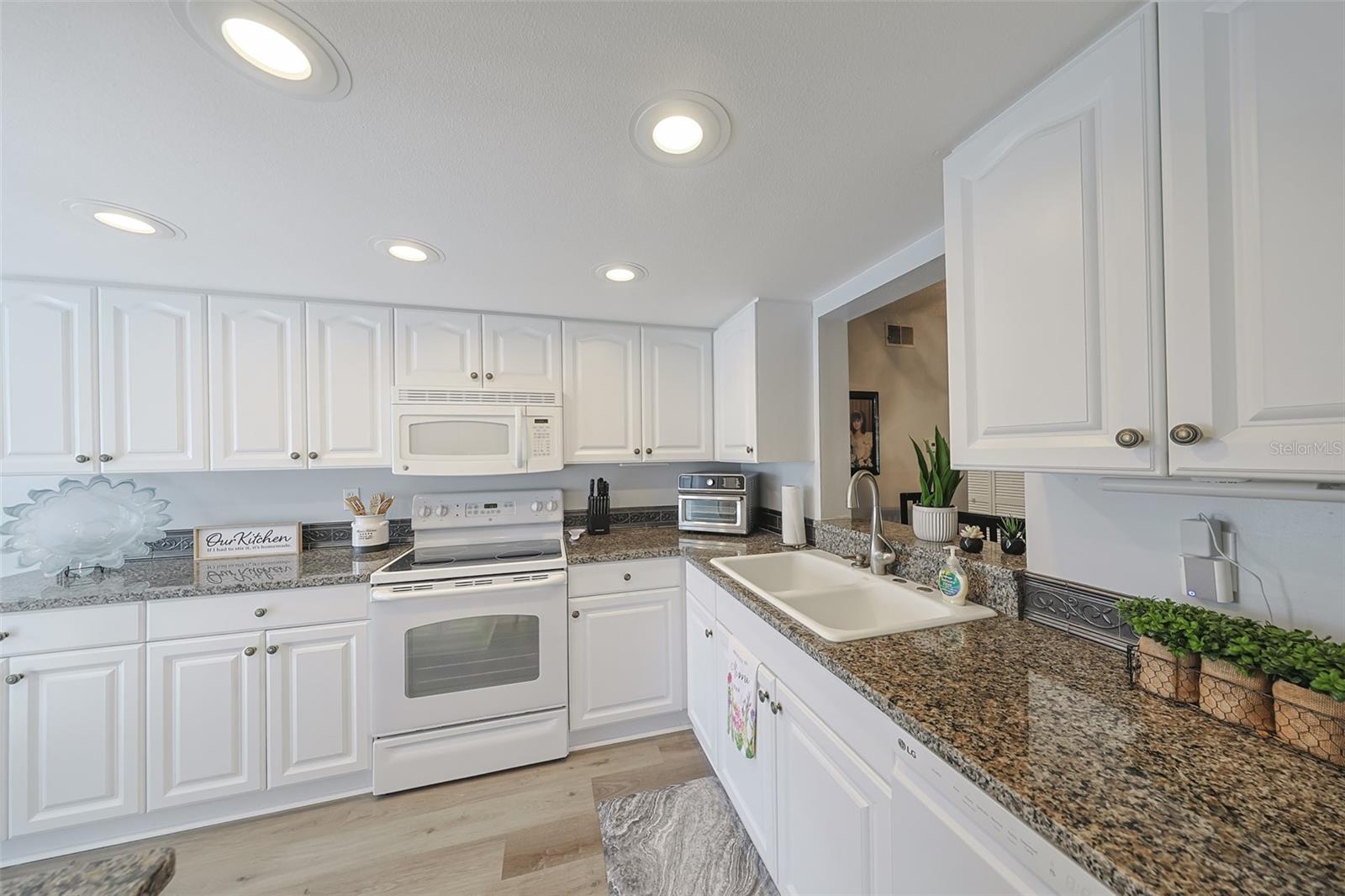 Image 12 of 43 For 3165 Landmark Drive 713