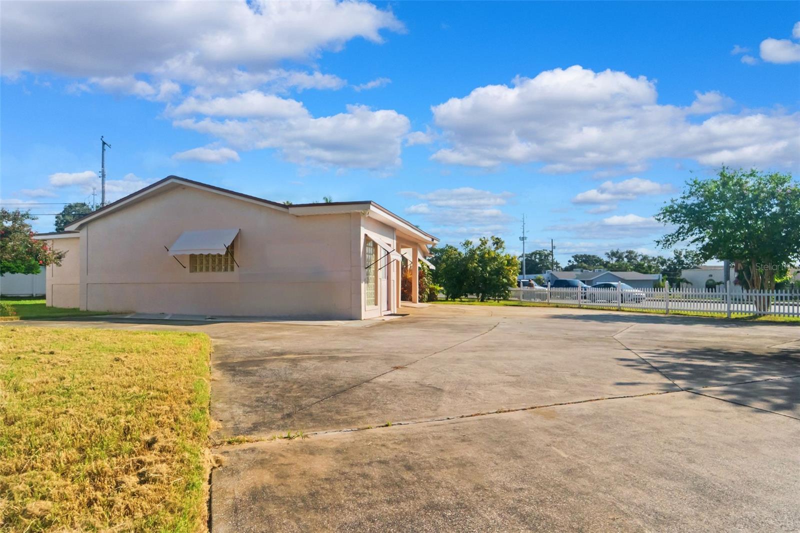 Image 25 of 31 For 10701 Village Green Avenue