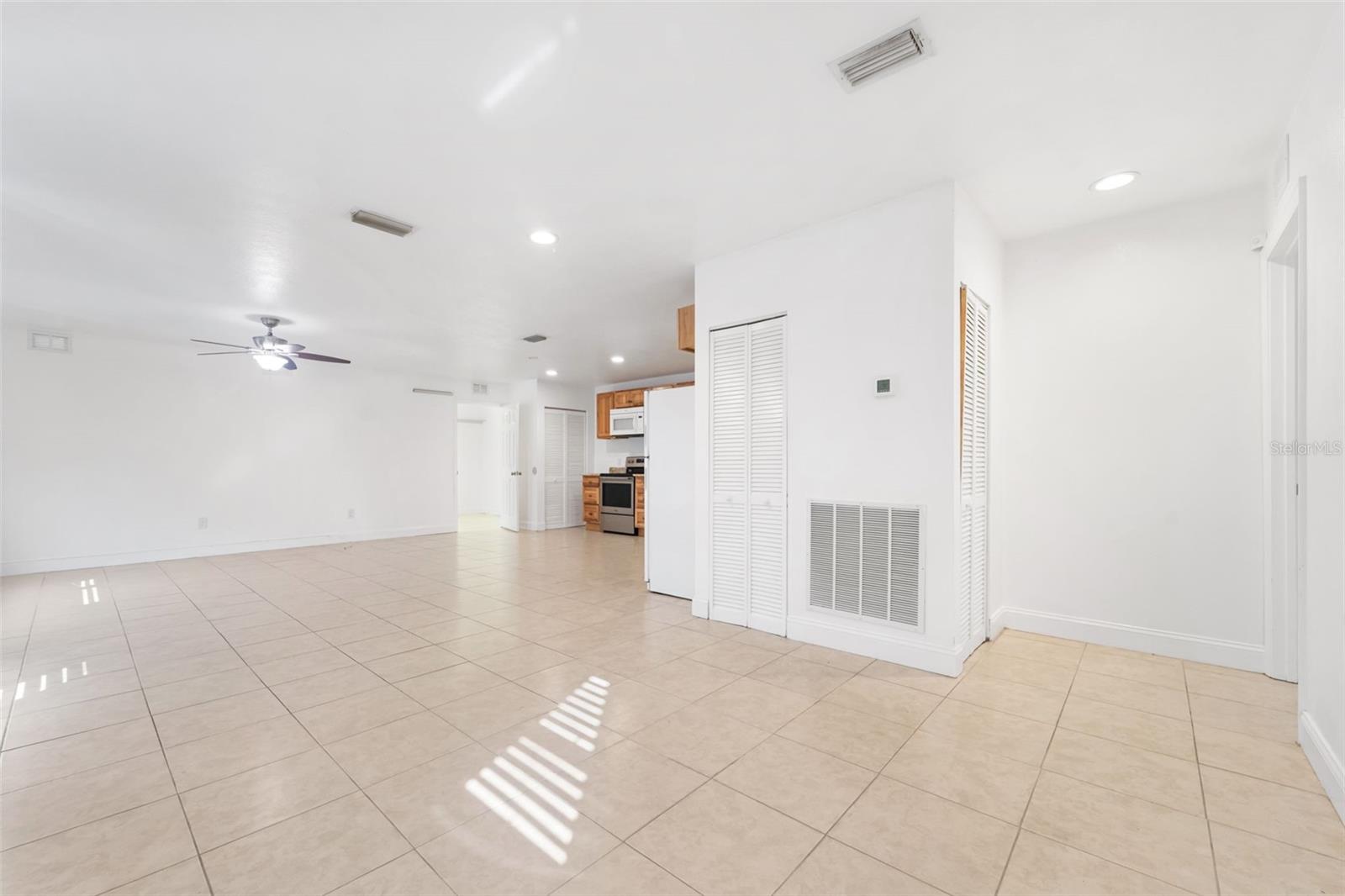 Image 8 of 31 For 10701 Village Green Avenue