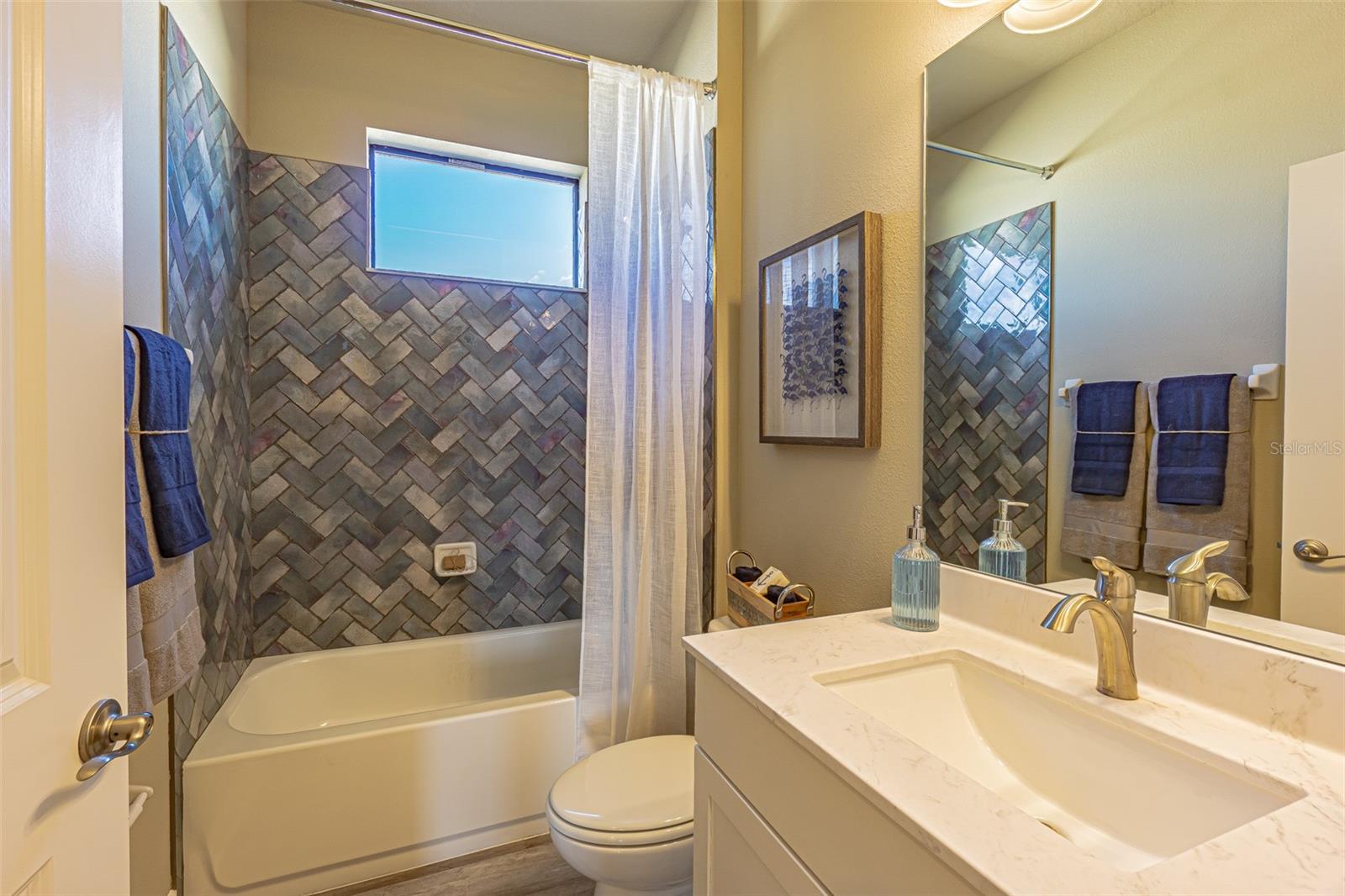 Image 17 of 23 For 9429 Highland Hills Drive