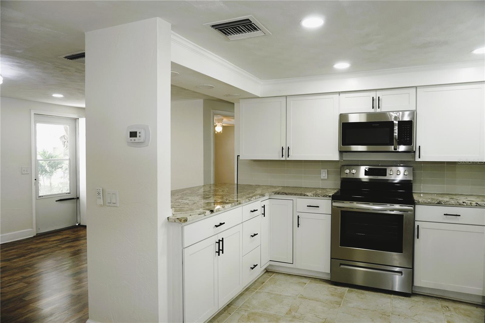 Listing photo id 8 for 1408 Jennings Drive