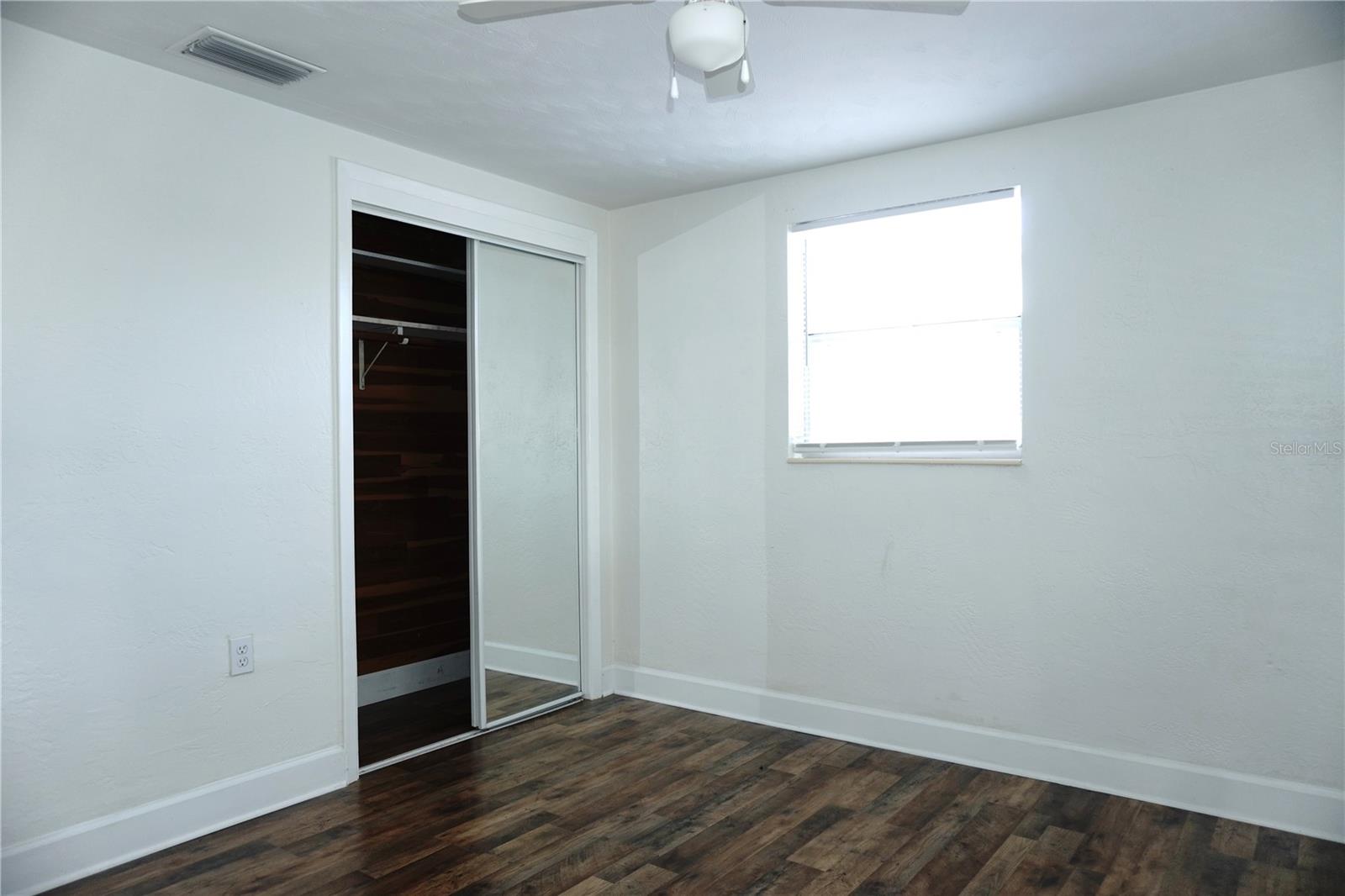 Listing photo id 13 for 1408 Jennings Drive