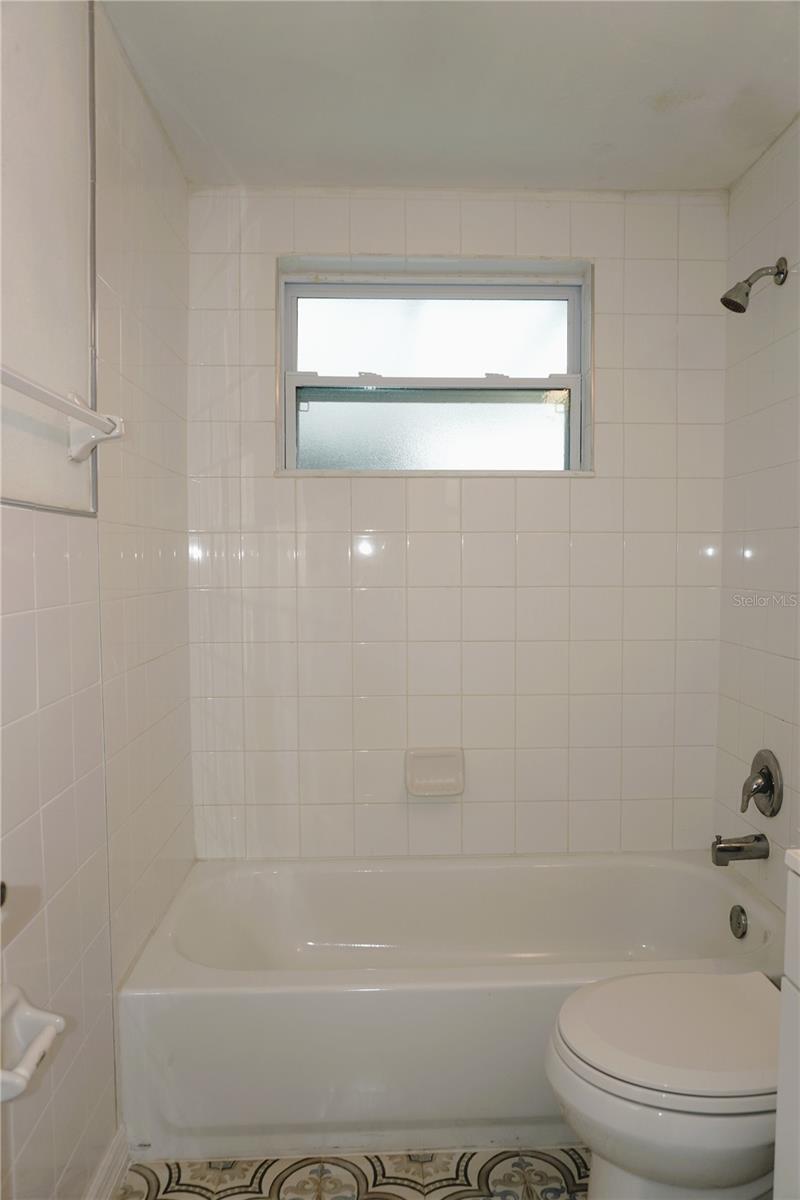 Listing photo id 17 for 1408 Jennings Drive