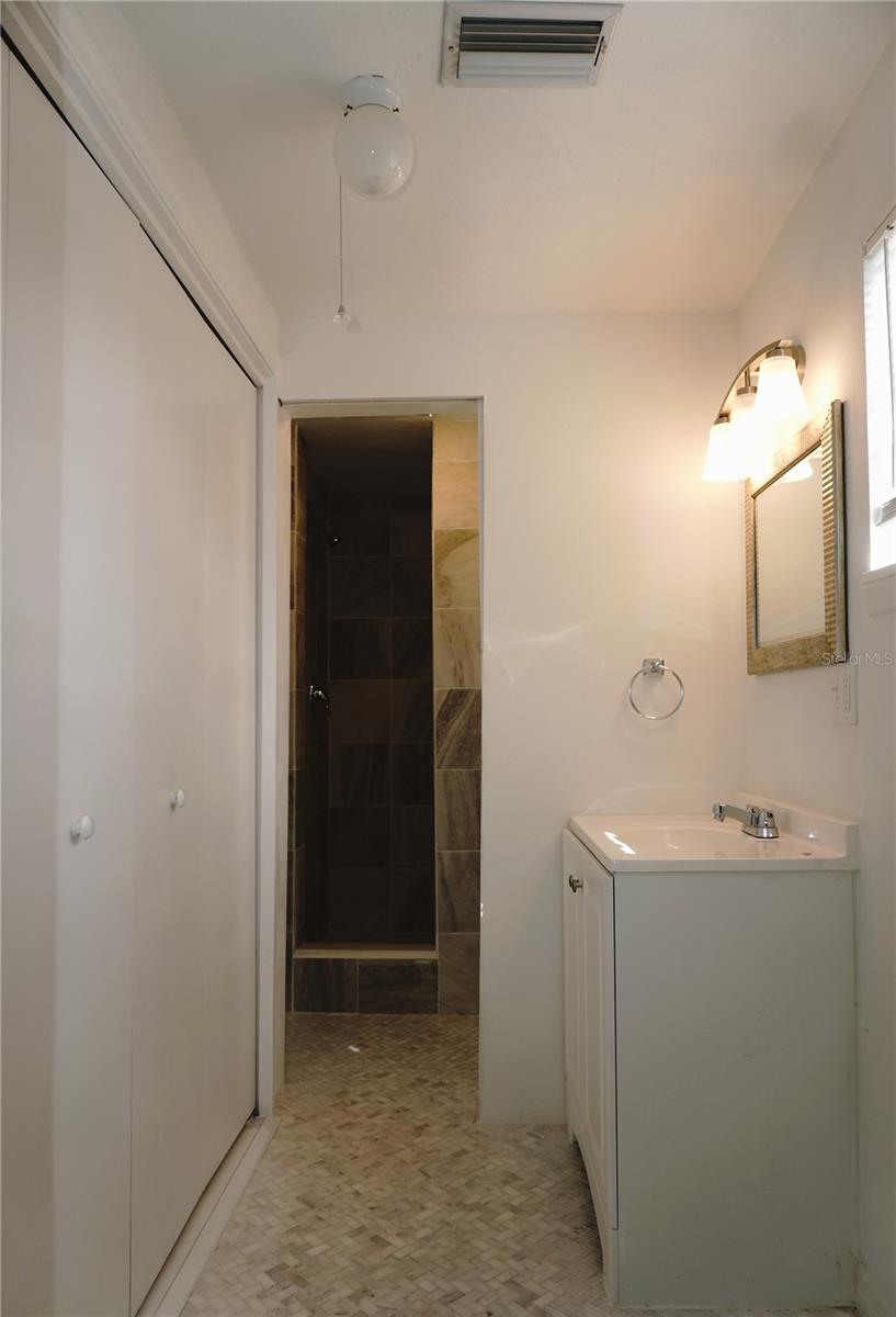 Listing photo id 23 for 1408 Jennings Drive