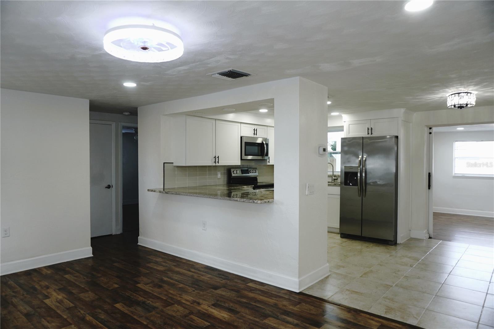 Listing photo id 2 for 1408 Jennings Drive