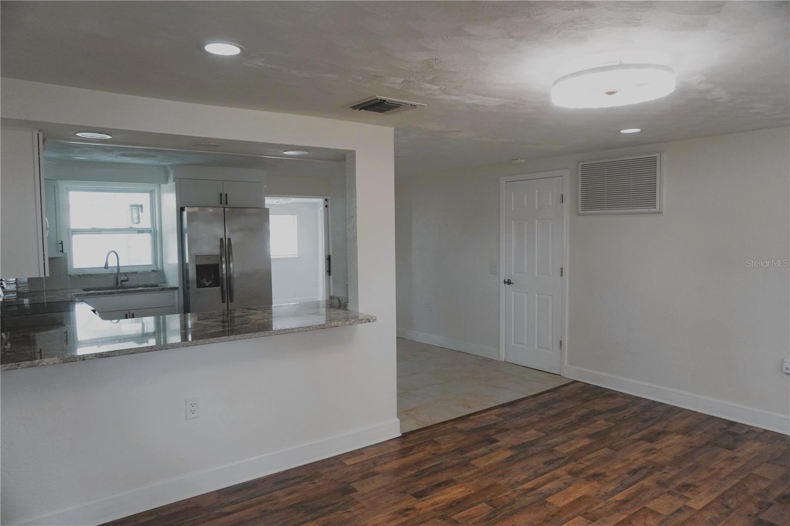 Listing photo id 3 for 1408 Jennings Drive