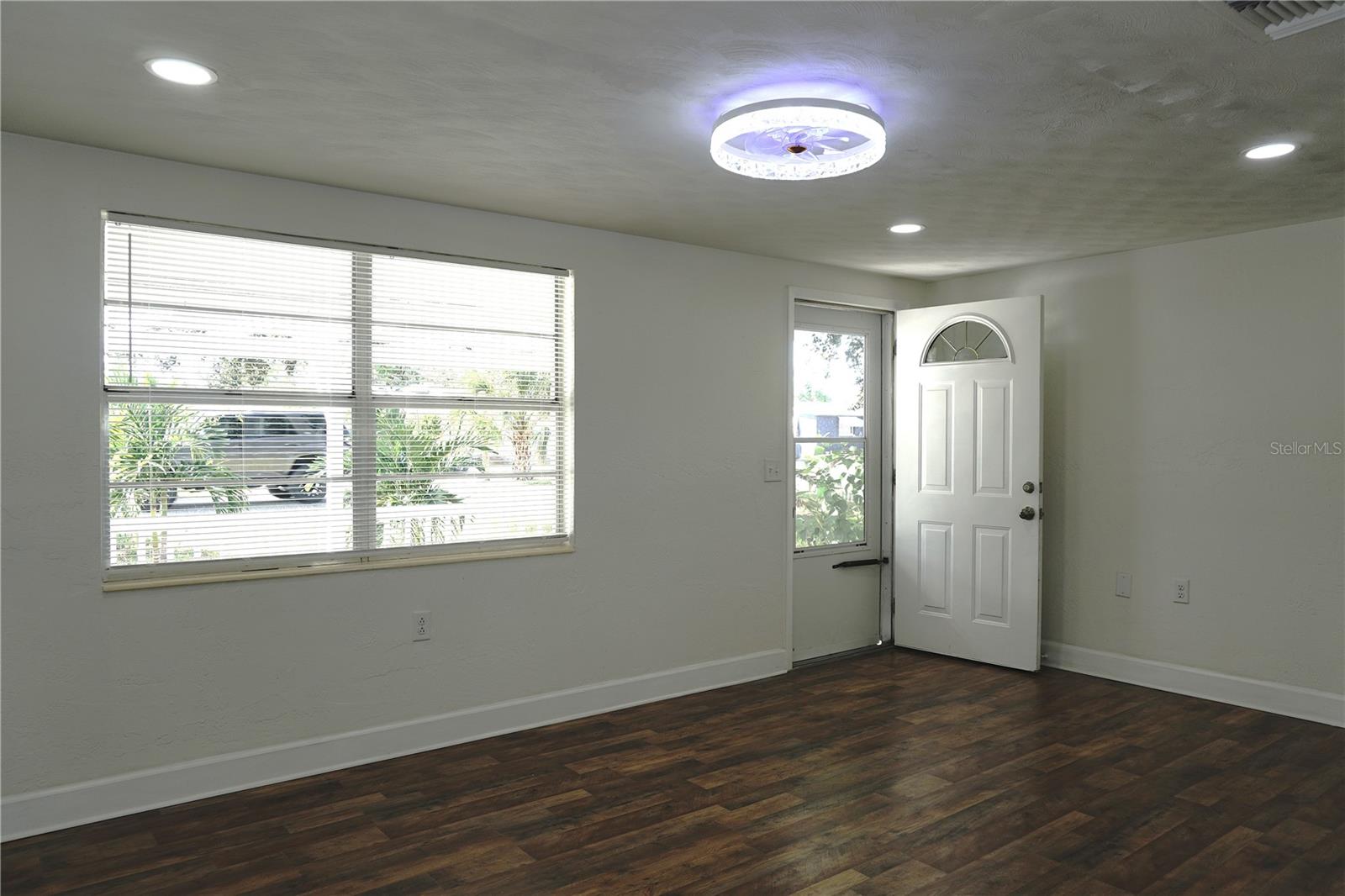 Listing photo id 4 for 1408 Jennings Drive