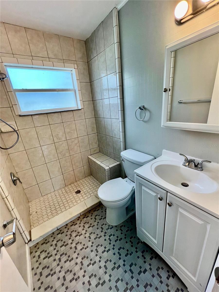 Image 10 of 30 For 7115 Orpine Drive N