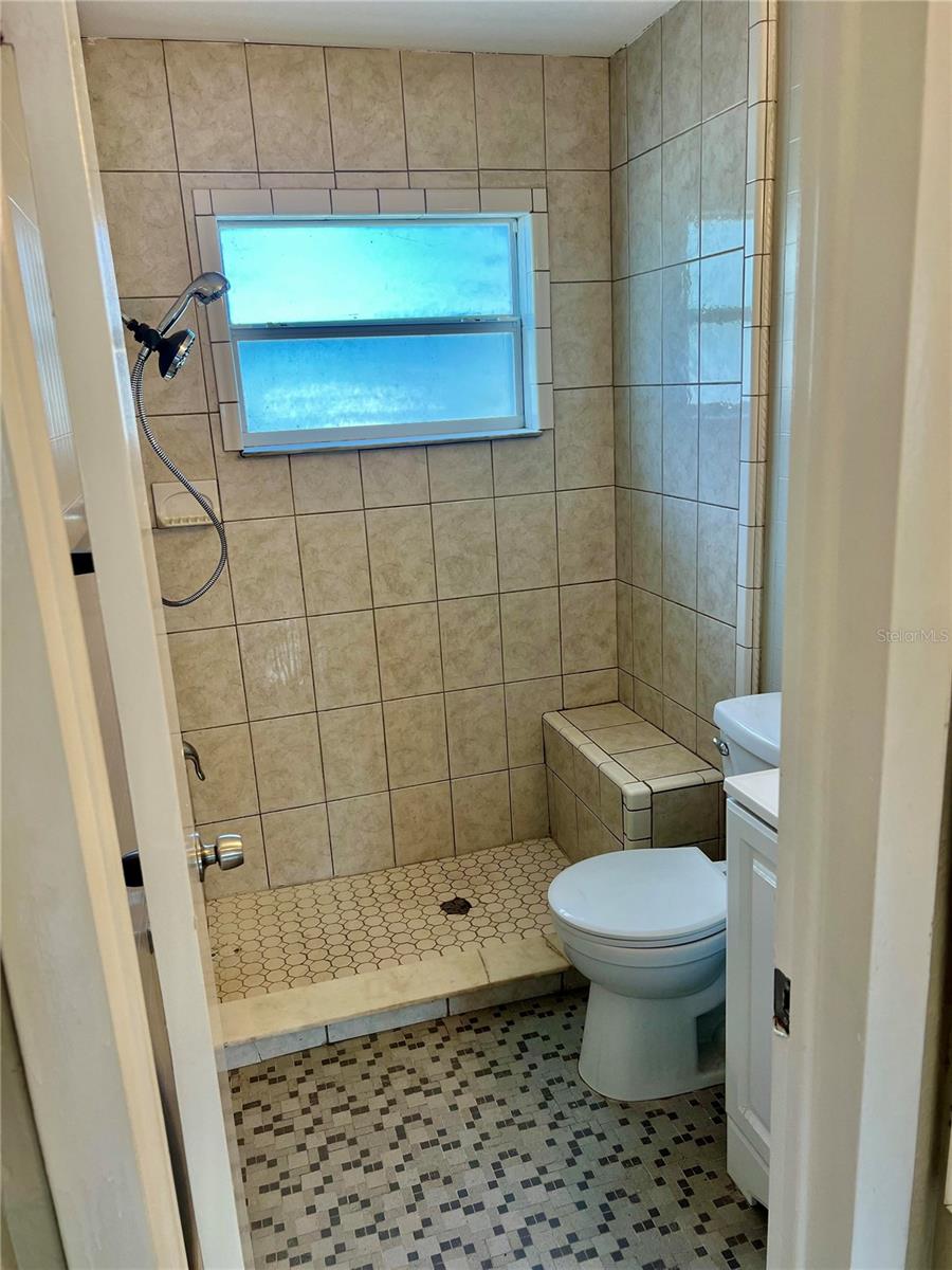 Image 11 of 30 For 7115 Orpine Drive N