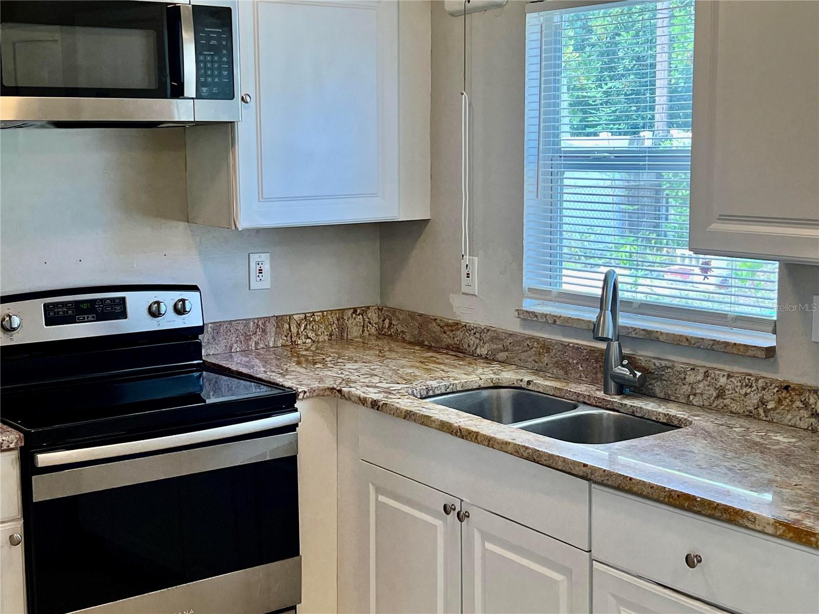 Image 17 of 30 For 7115 Orpine Drive N