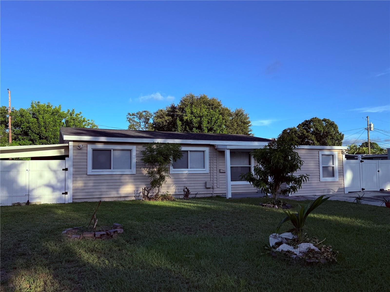 Image 3 of 30 For 7115 Orpine Drive N