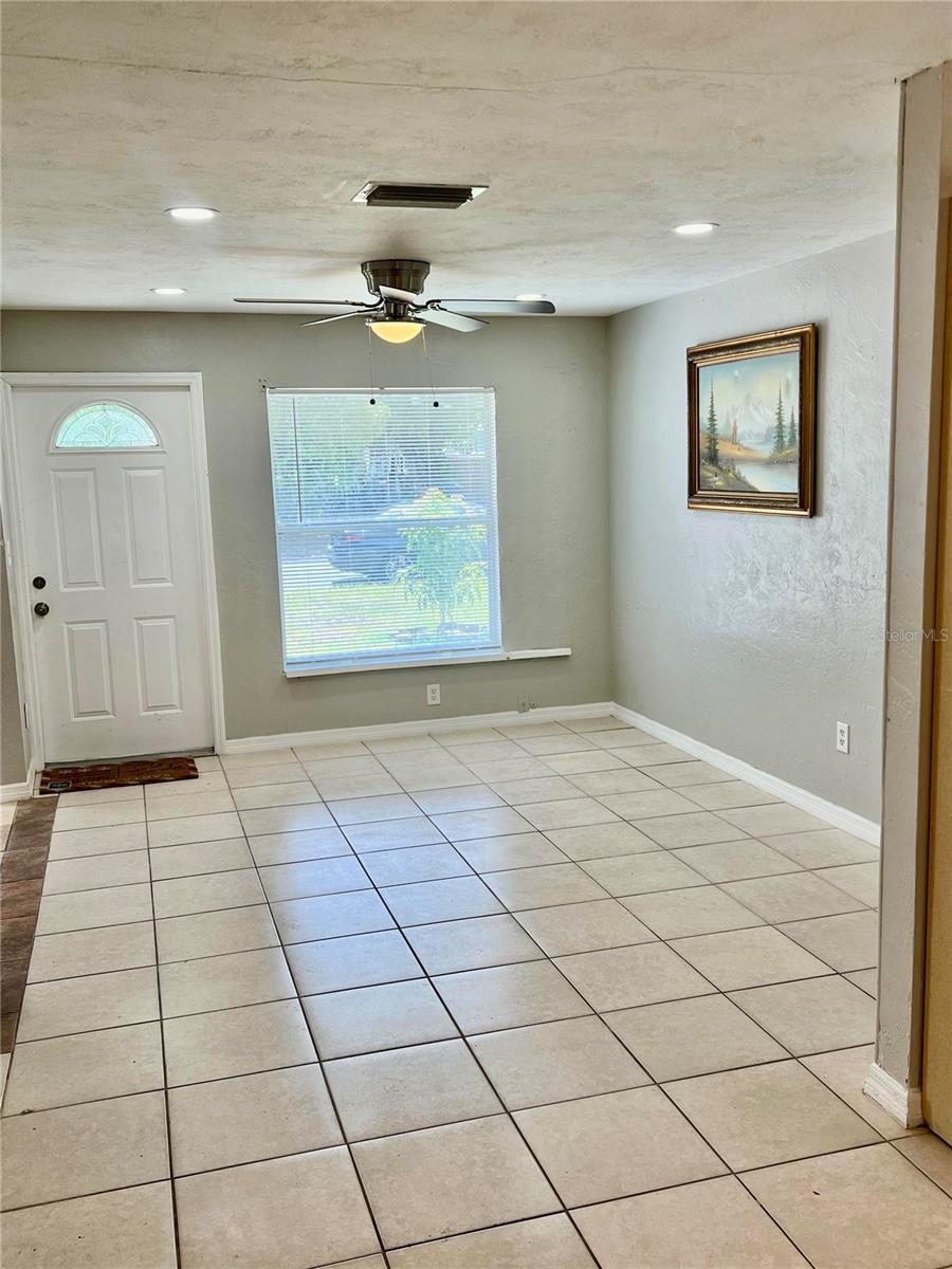 Image 4 of 30 For 7115 Orpine Drive N