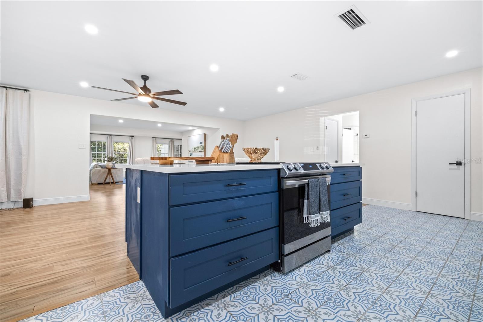 Image 13 of 47 For 2244 Glenmoor Road N