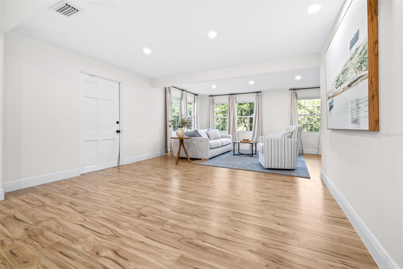 Image 21 of 47 For 2244 Glenmoor Road N