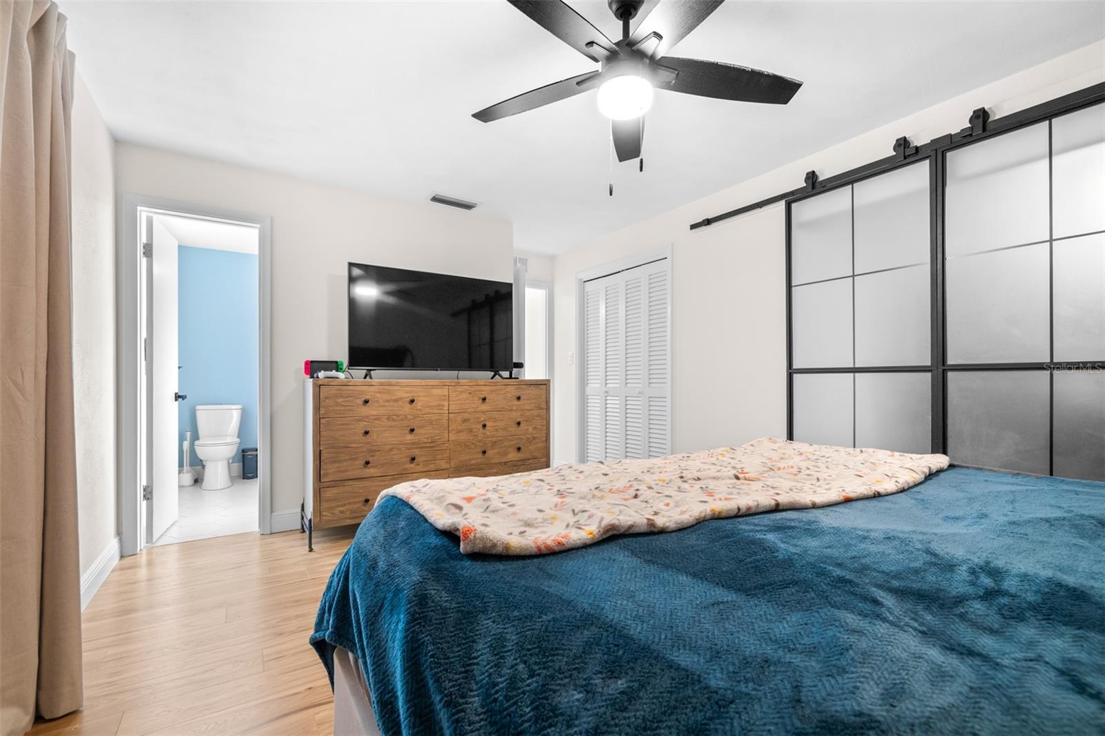 Image 23 of 47 For 2244 Glenmoor Road N