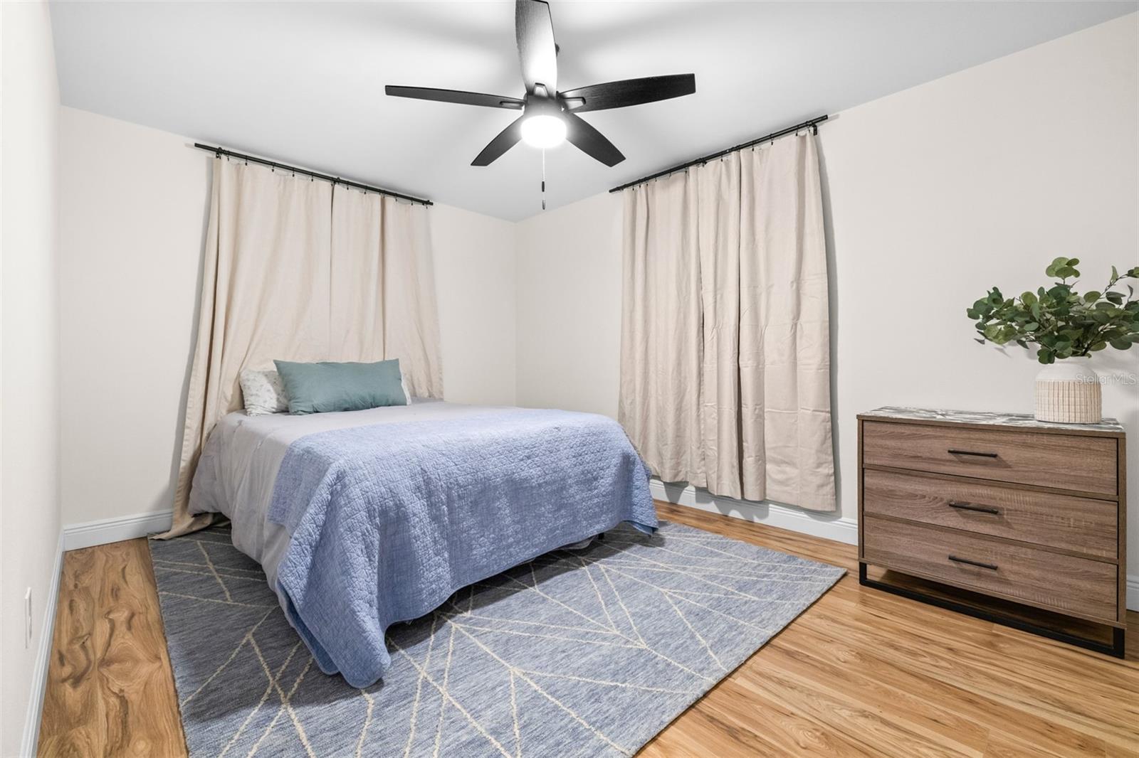 Image 31 of 47 For 2244 Glenmoor Road N
