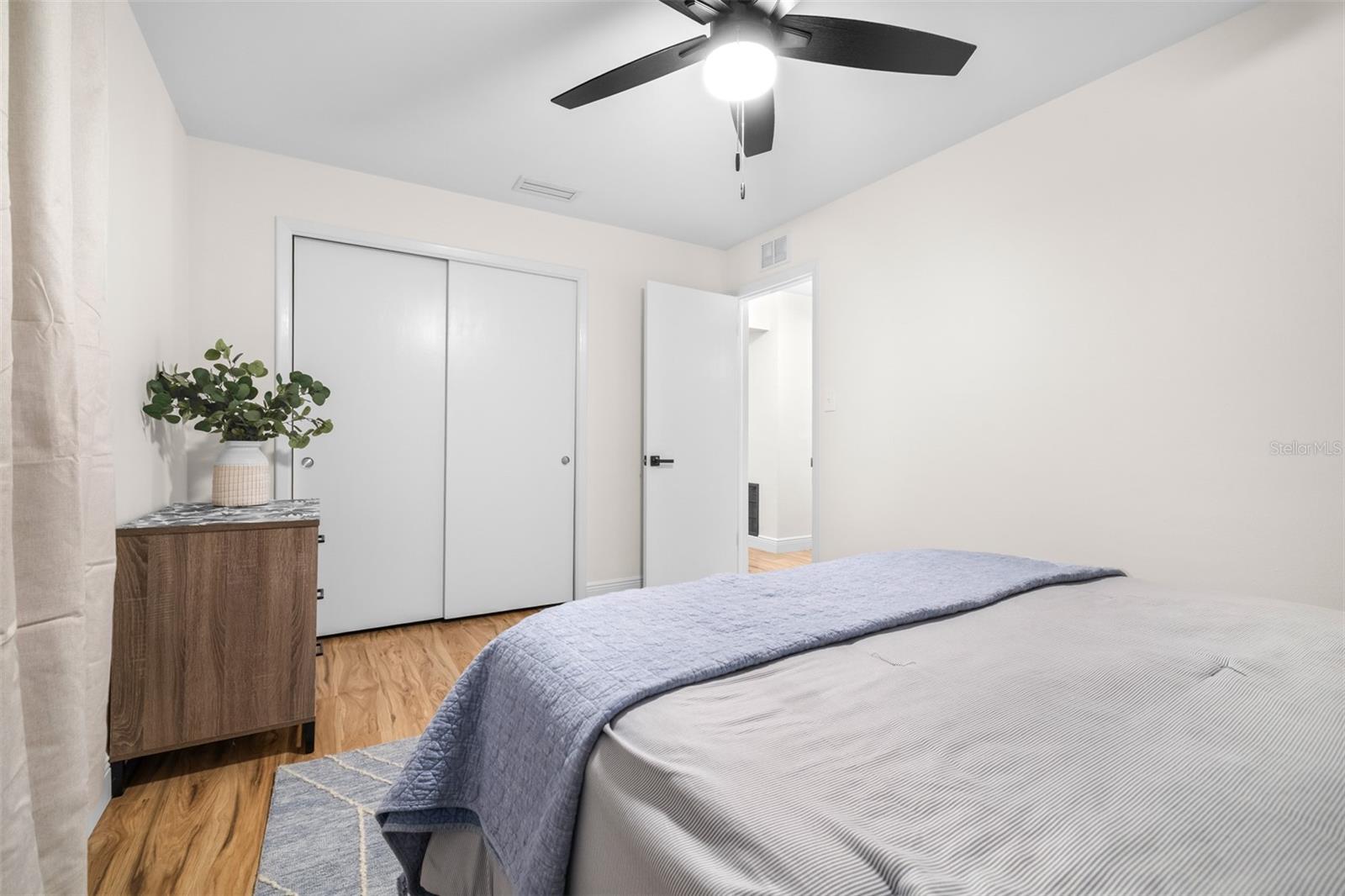 Image 32 of 47 For 2244 Glenmoor Road N