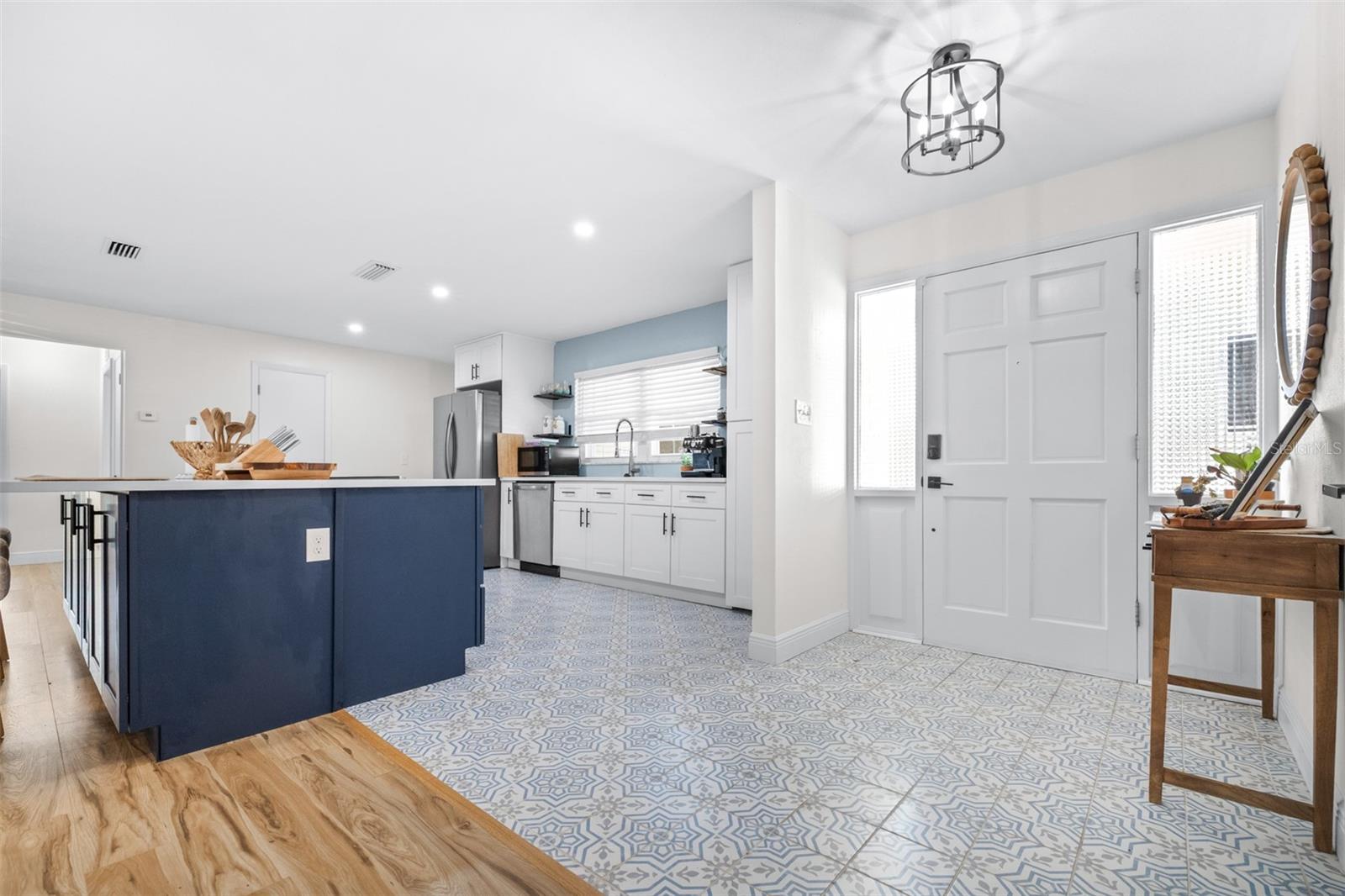 Image 5 of 47 For 2244 Glenmoor Road N