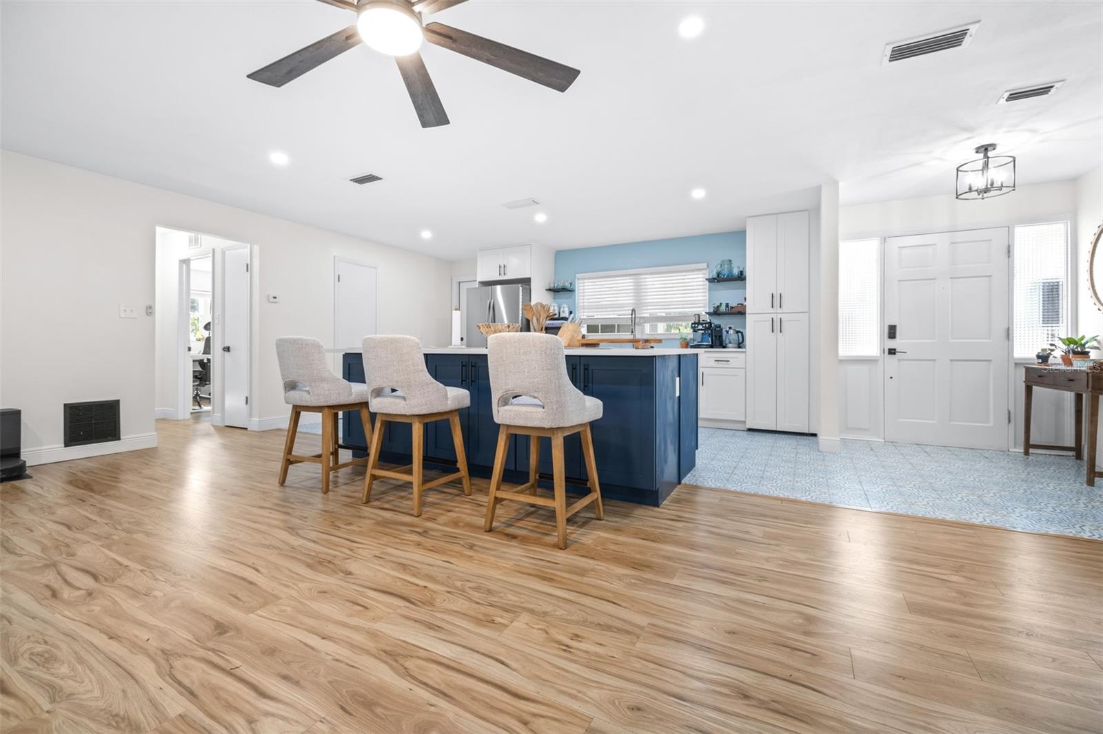 Image 6 of 47 For 2244 Glenmoor Road N