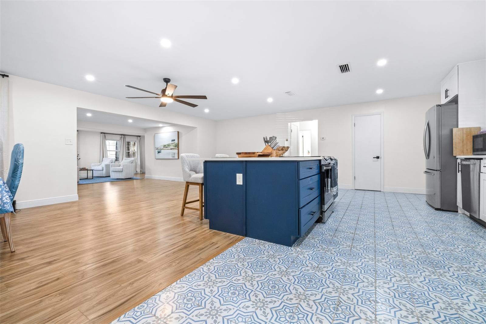 Image 8 of 47 For 2244 Glenmoor Road N