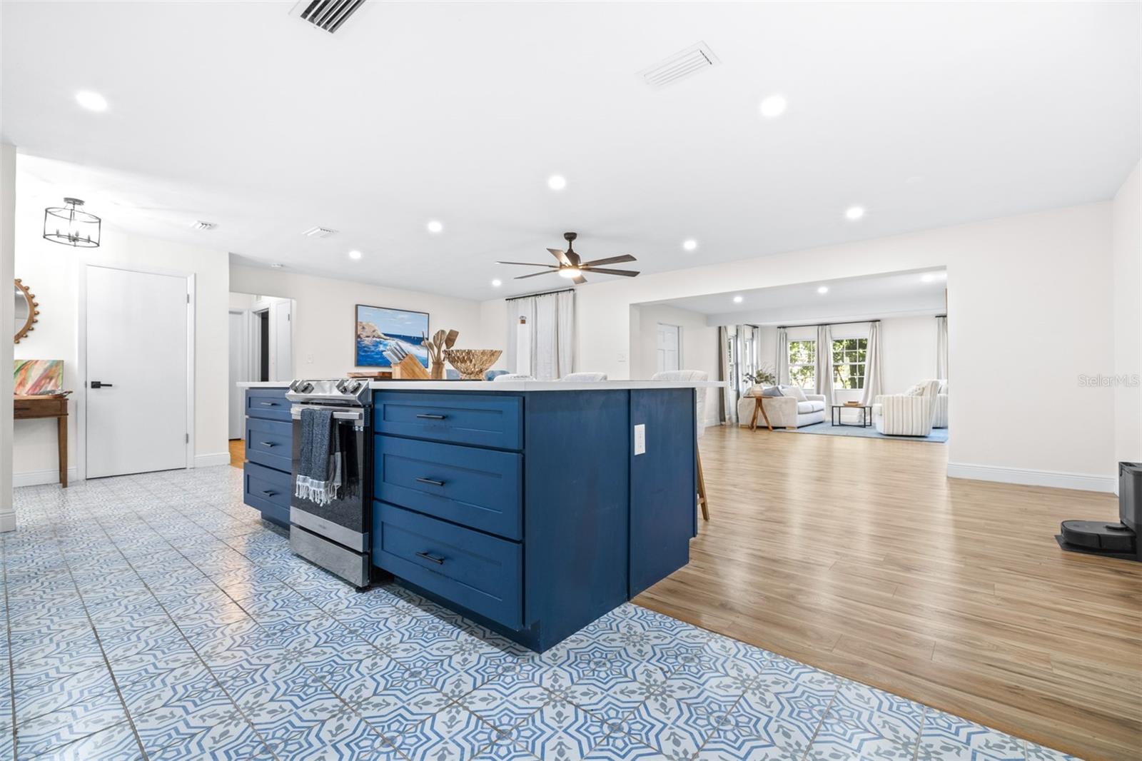 Image 9 of 47 For 2244 Glenmoor Road N