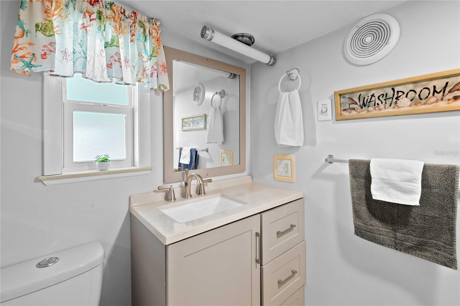 Image 14 of 52 For 37235 Eileen Avenue