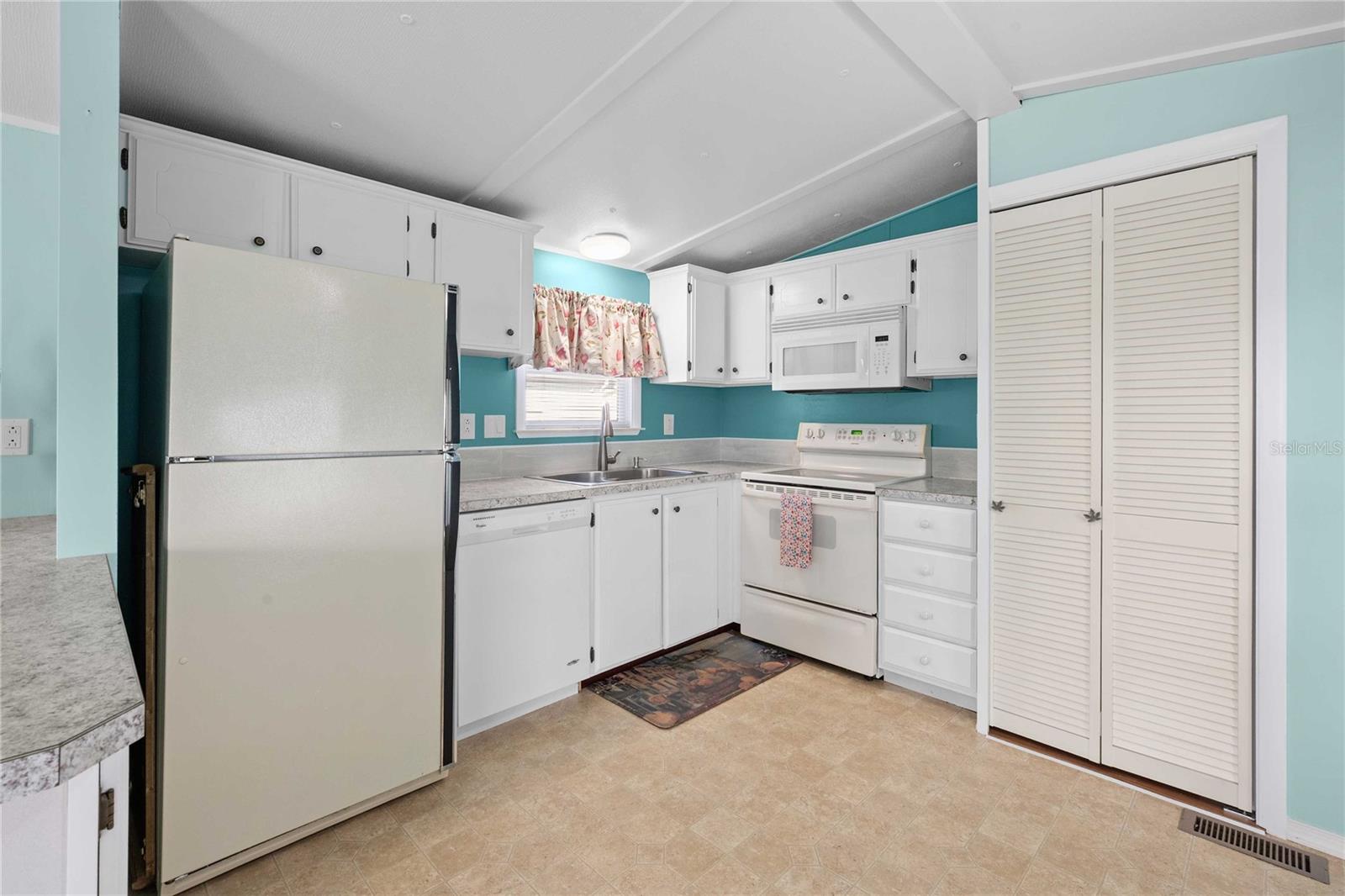 Image 5 of 52 For 37235 Eileen Avenue