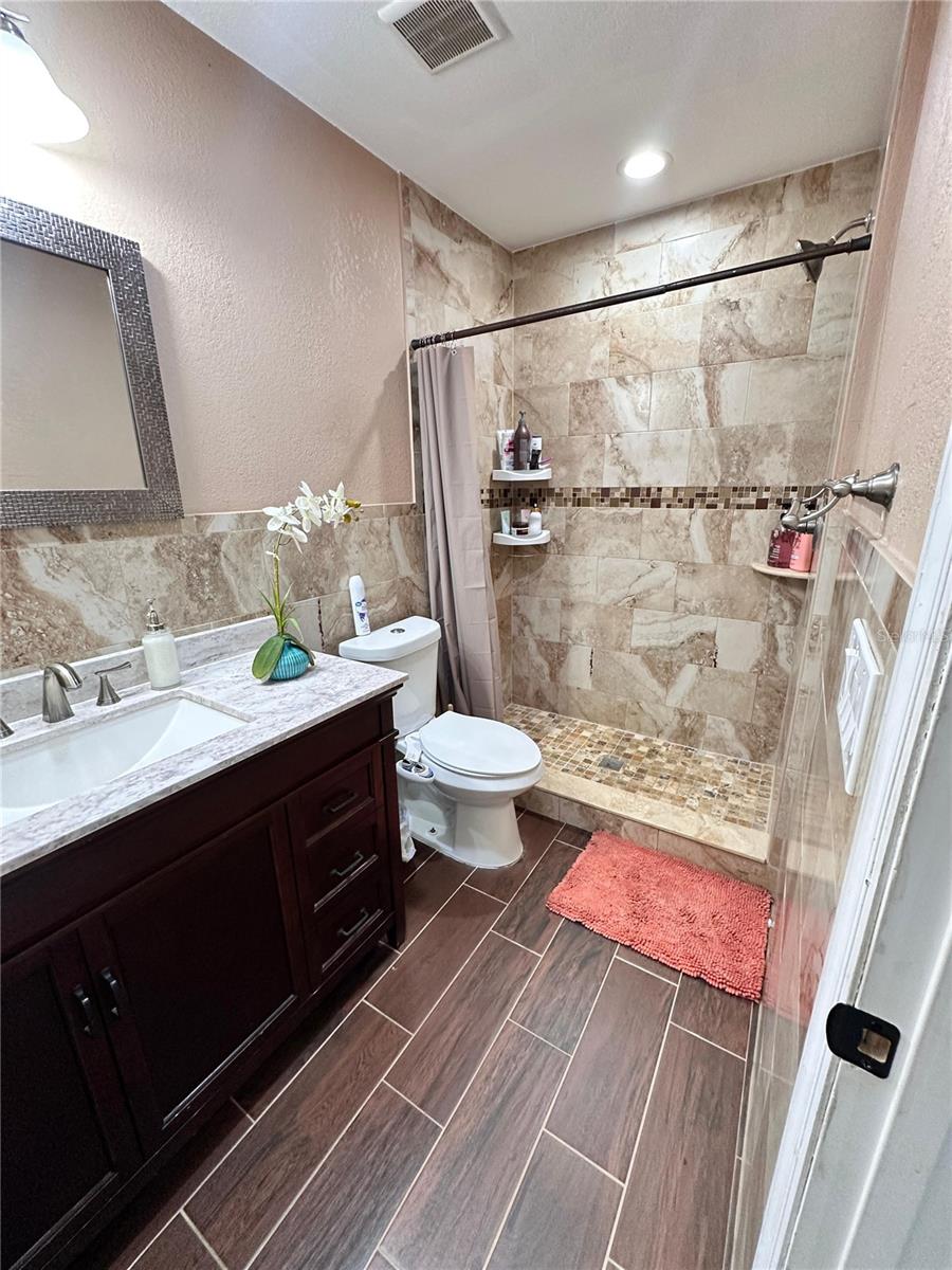 Image 25 of 49 For 7006 Shenandoah Court