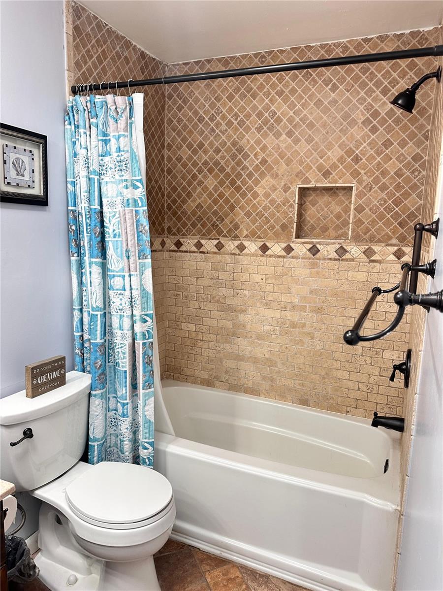 Image 39 of 49 For 7006 Shenandoah Court