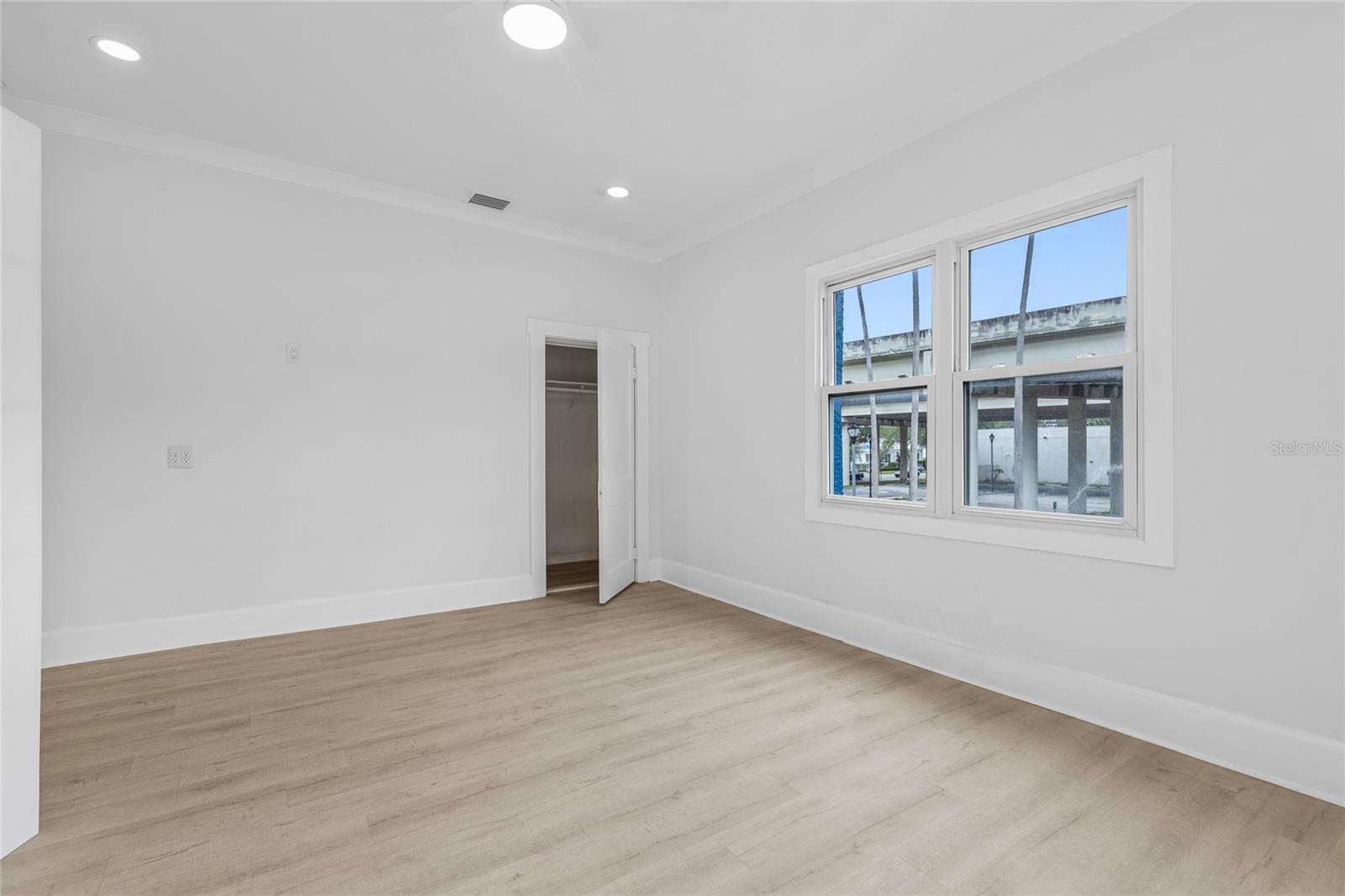 Image 15 of 25 For 10 18th Street S