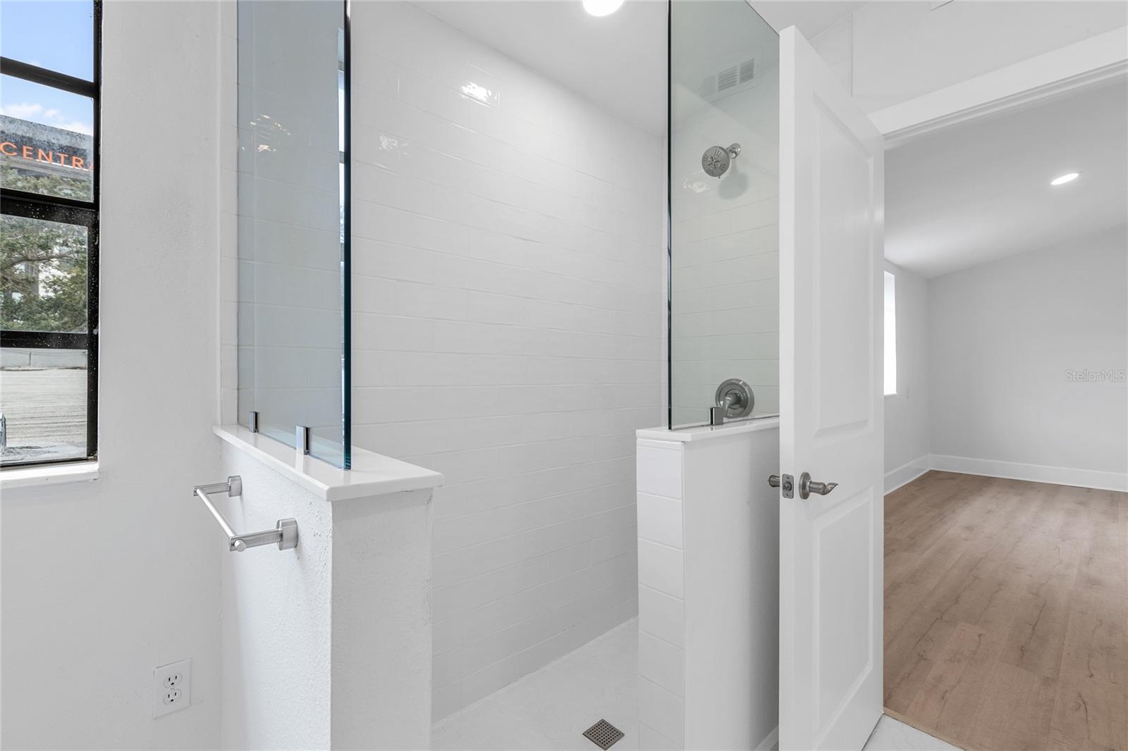Image 21 of 25 For 10 18th Street S