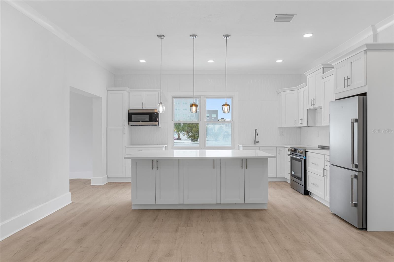 Image 3 of 25 For 10 18th Street S