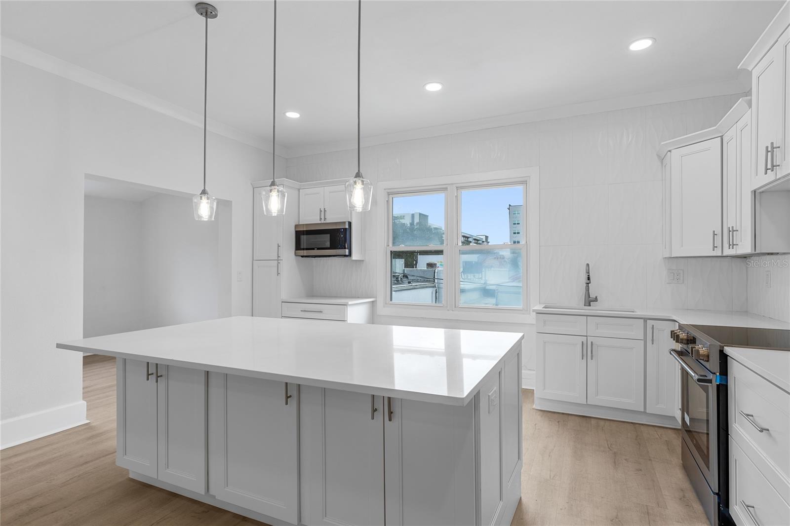 Image 4 of 25 For 10 18th Street S