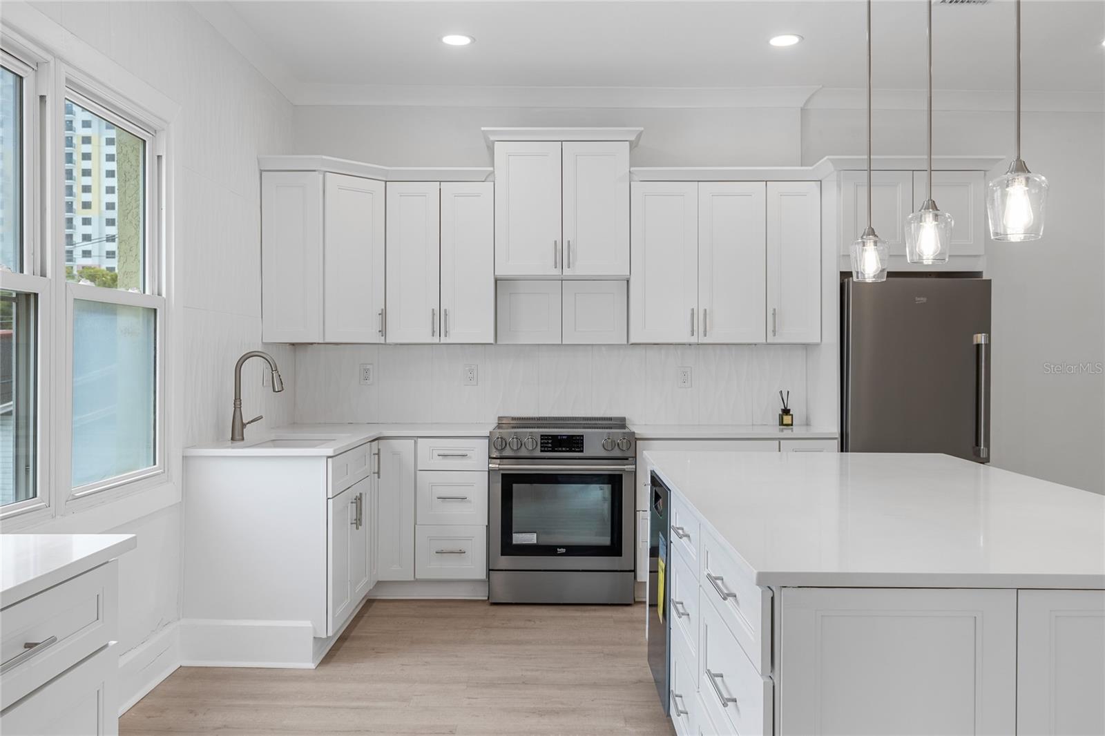 Image 5 of 25 For 10 18th Street S