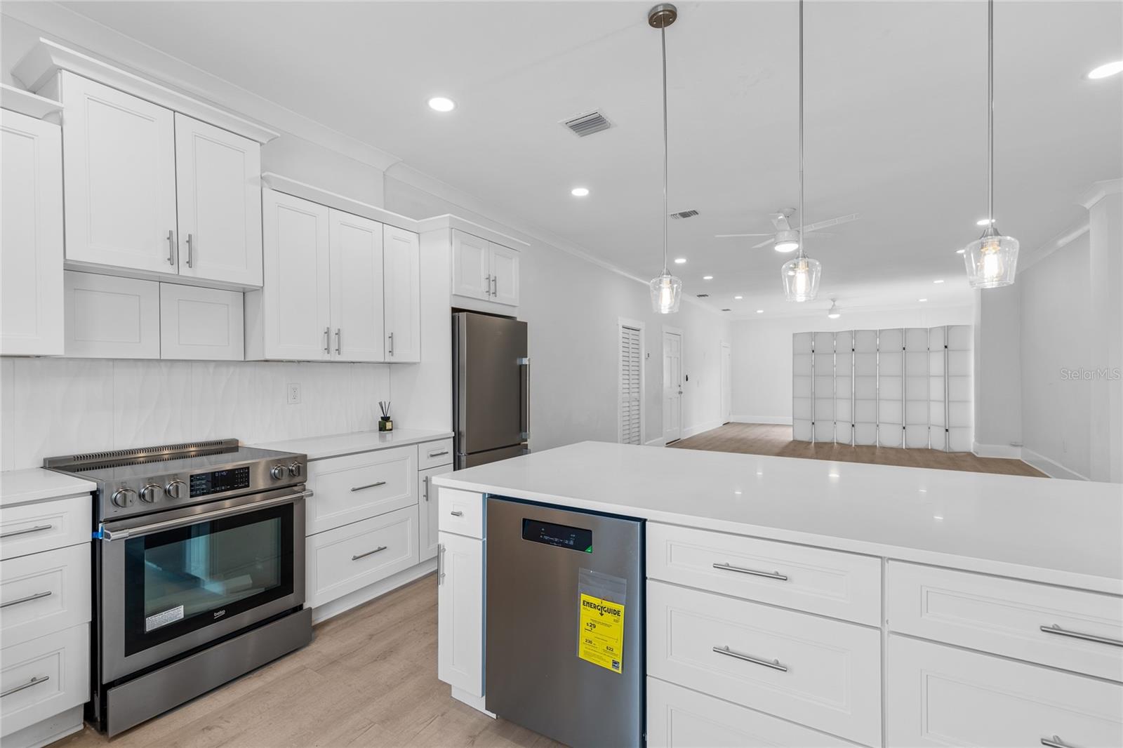 Image 7 of 25 For 10 18th Street S