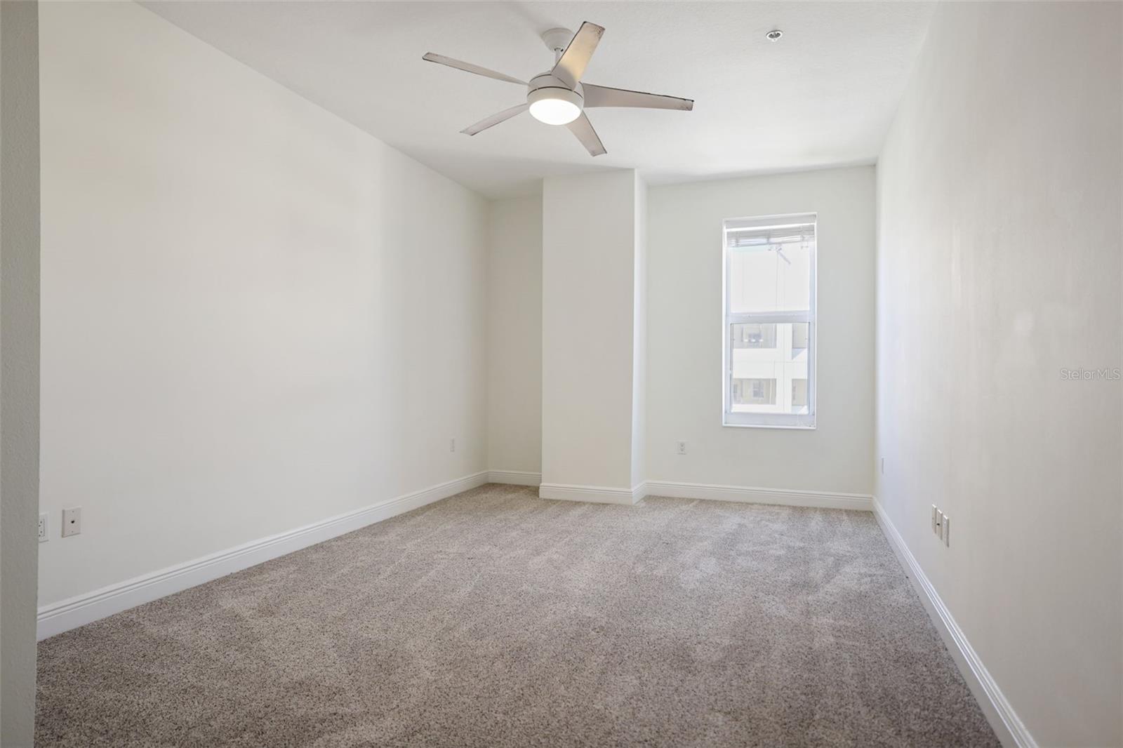 Image 10 of 36 For 628 Cleveland Street 1305