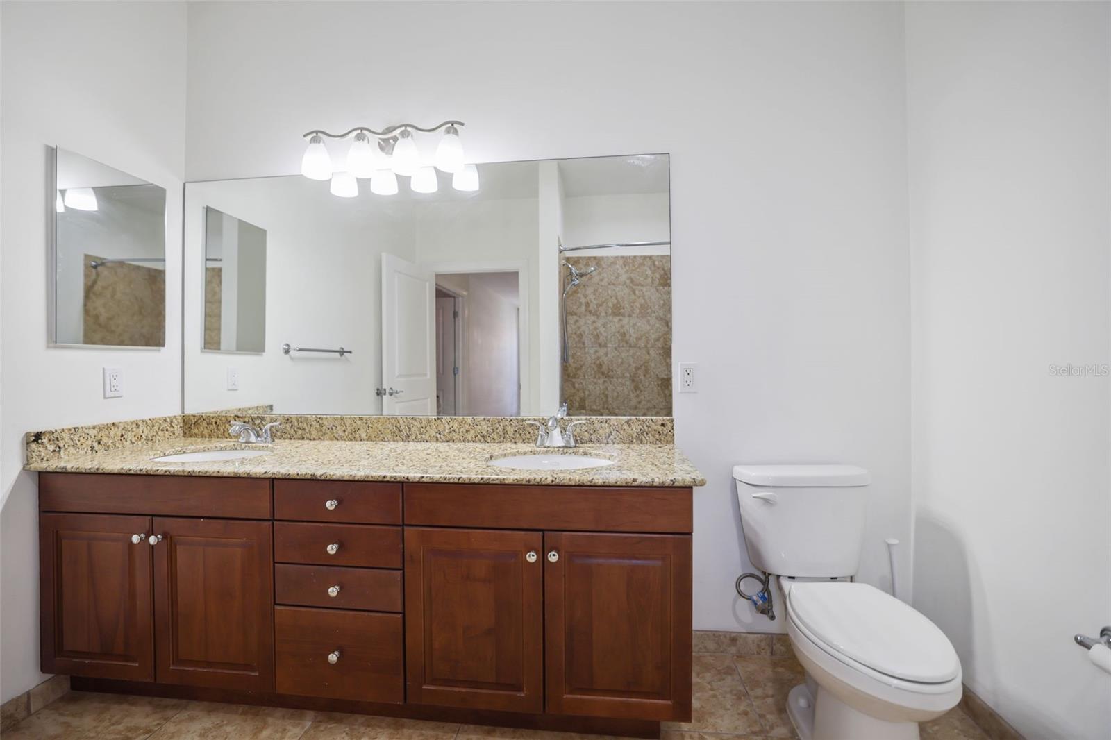 Image 12 of 36 For 628 Cleveland Street 1305