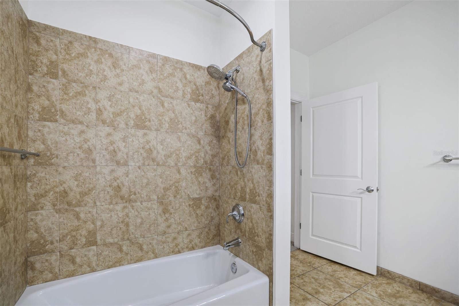 Image 14 of 36 For 628 Cleveland Street 1305