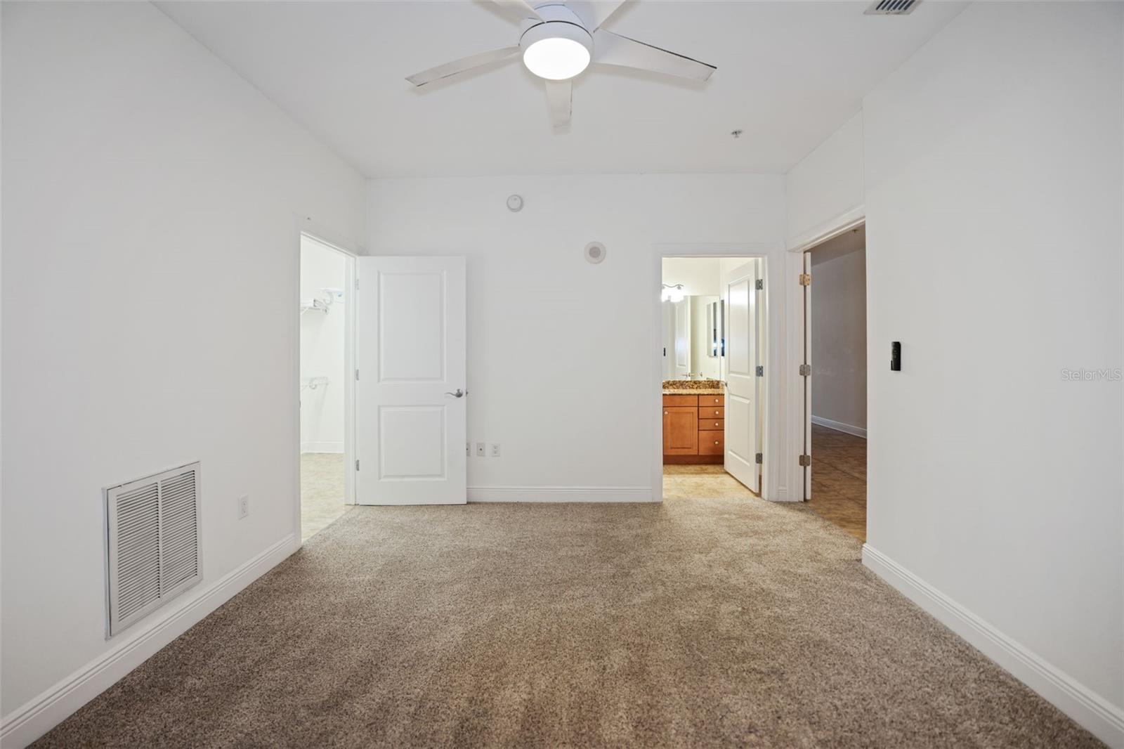 Image 15 of 36 For 628 Cleveland Street 1305