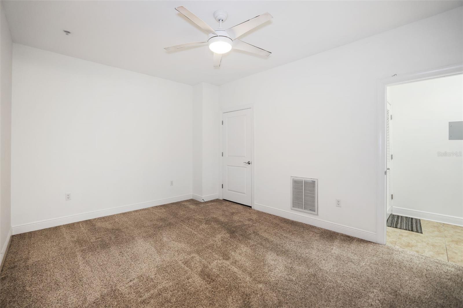 Image 16 of 36 For 628 Cleveland Street 1305