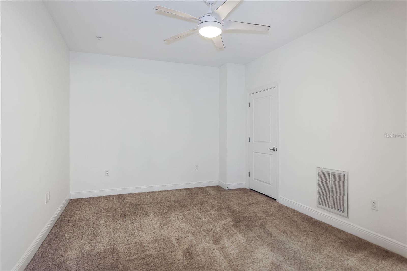 Image 17 of 36 For 628 Cleveland Street 1305