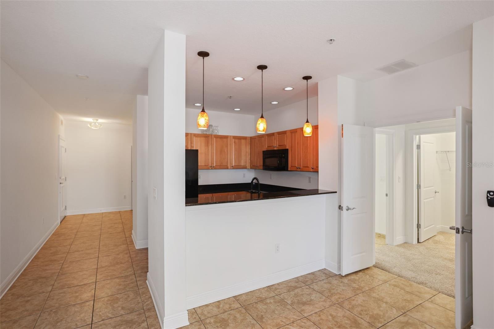 Image 4 of 36 For 628 Cleveland Street 1305