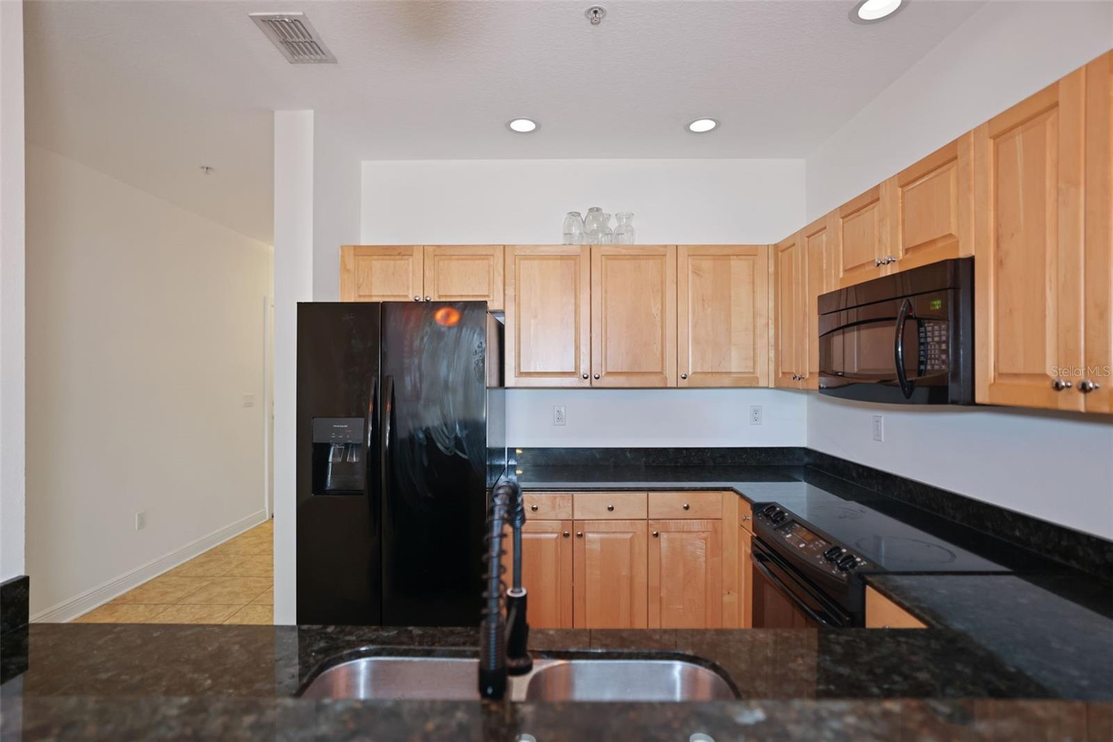 Image 6 of 36 For 628 Cleveland Street 1305