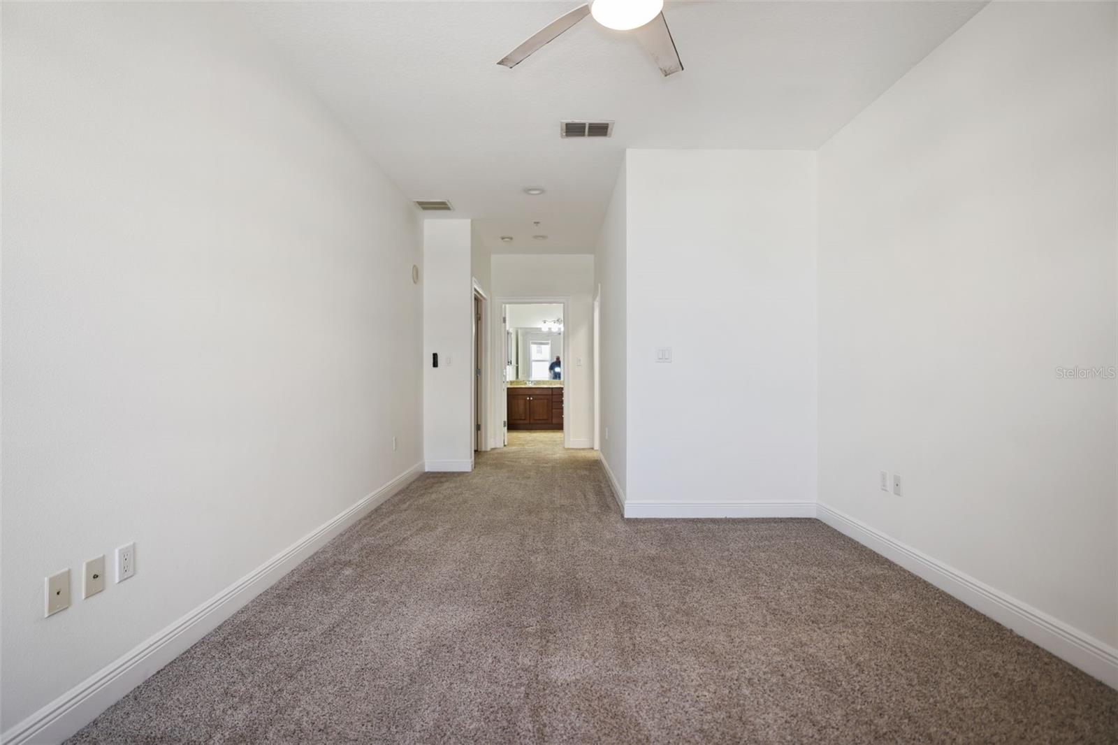 Image 8 of 36 For 628 Cleveland Street 1305