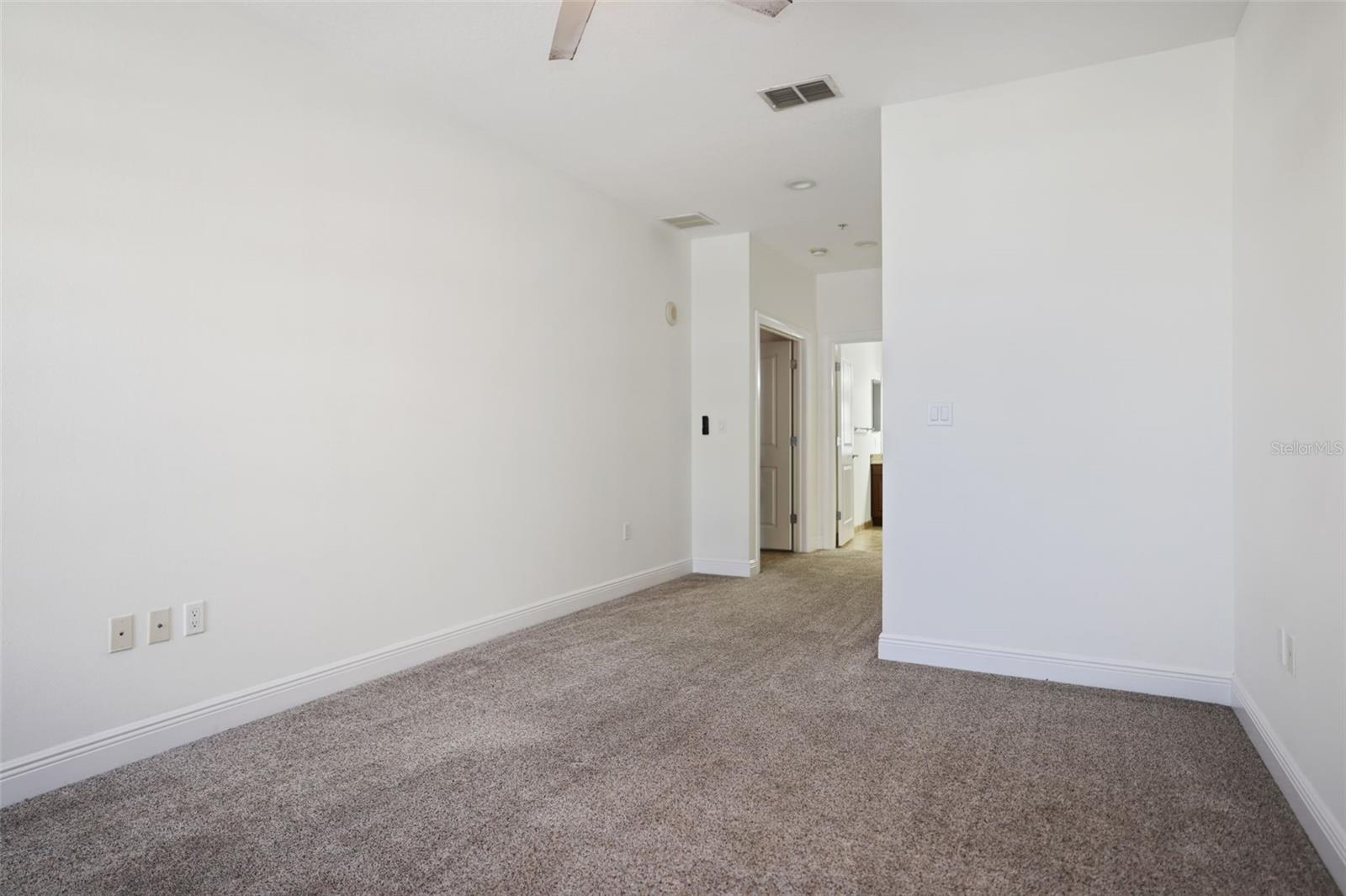 Image 9 of 36 For 628 Cleveland Street 1305