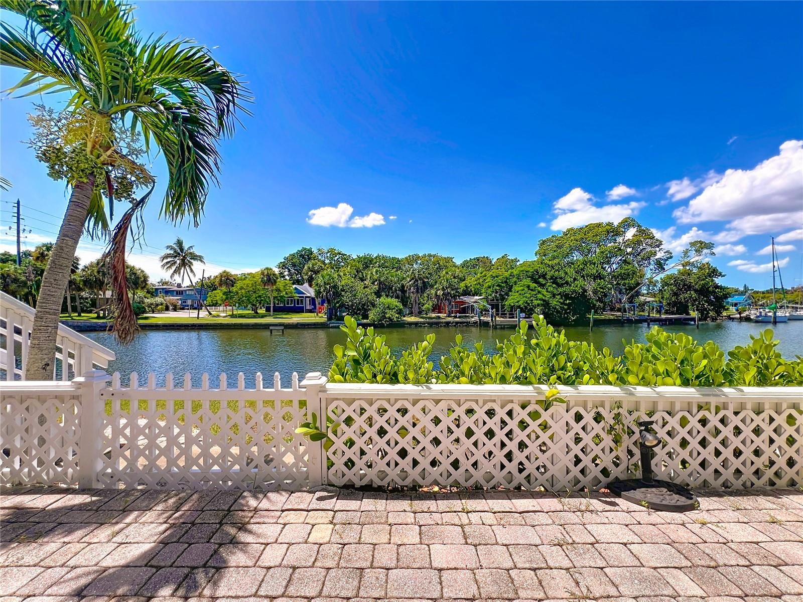 Image 11 of 16 For 3885 Pompano Drive Se B