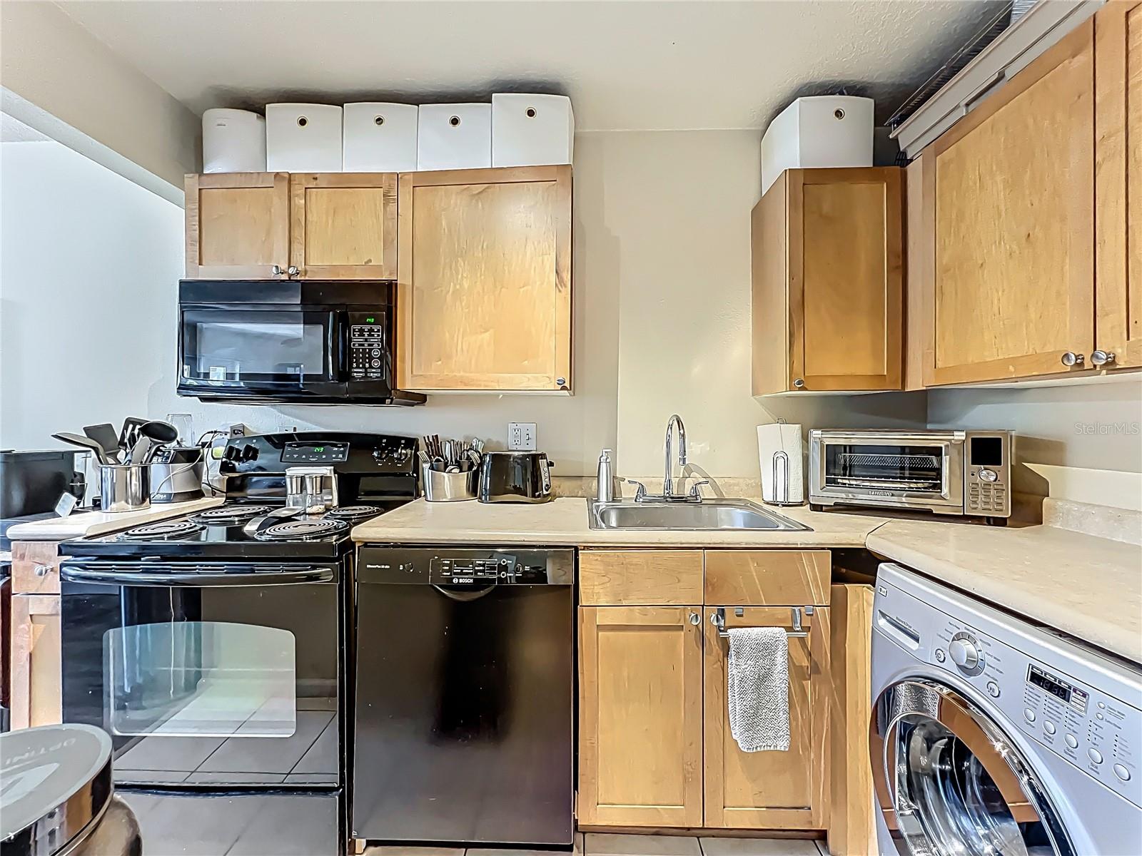 Image 6 of 16 For 3885 Pompano Drive Se B